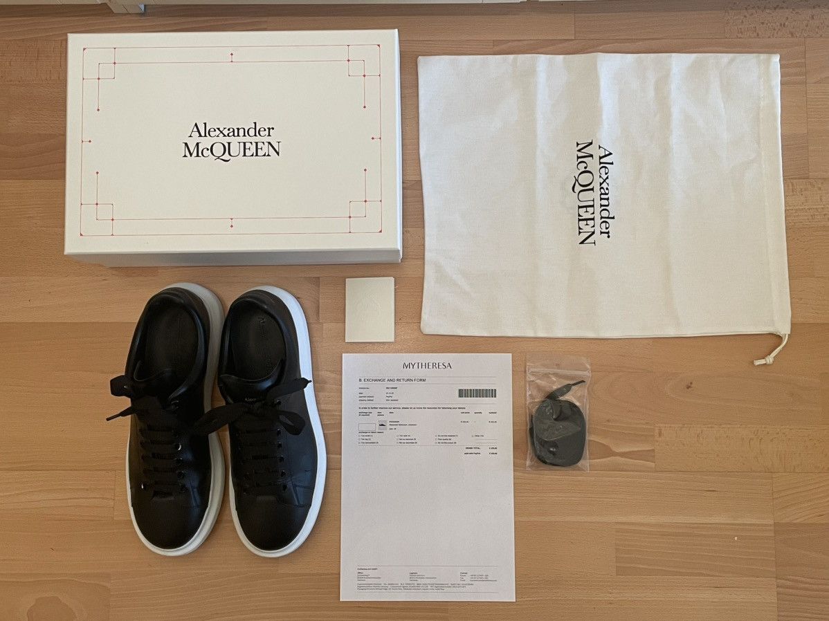 Alexander McQueen Alexander McQueen Men’s Oversized Sneaker in Black Size US 11 / EU 44 - 10 Thumbnail