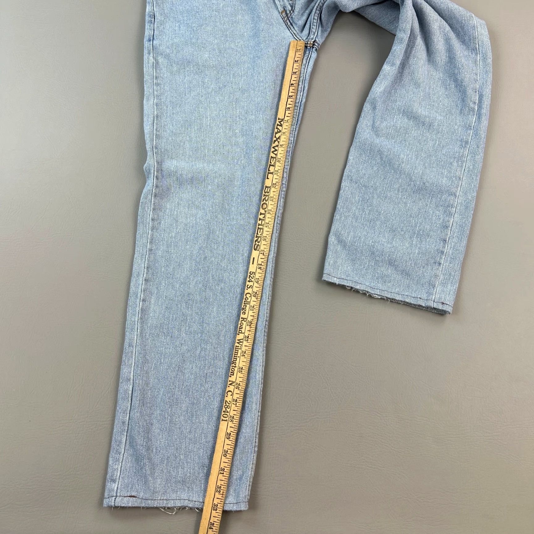 Levi's VINTAGE Levi's 505 Jeans Mens 36x36 36x33 Light Wash Regular Straight Fit Y2K Jeans Mens Size US 36 / EU 52 - 2 Thumbnail