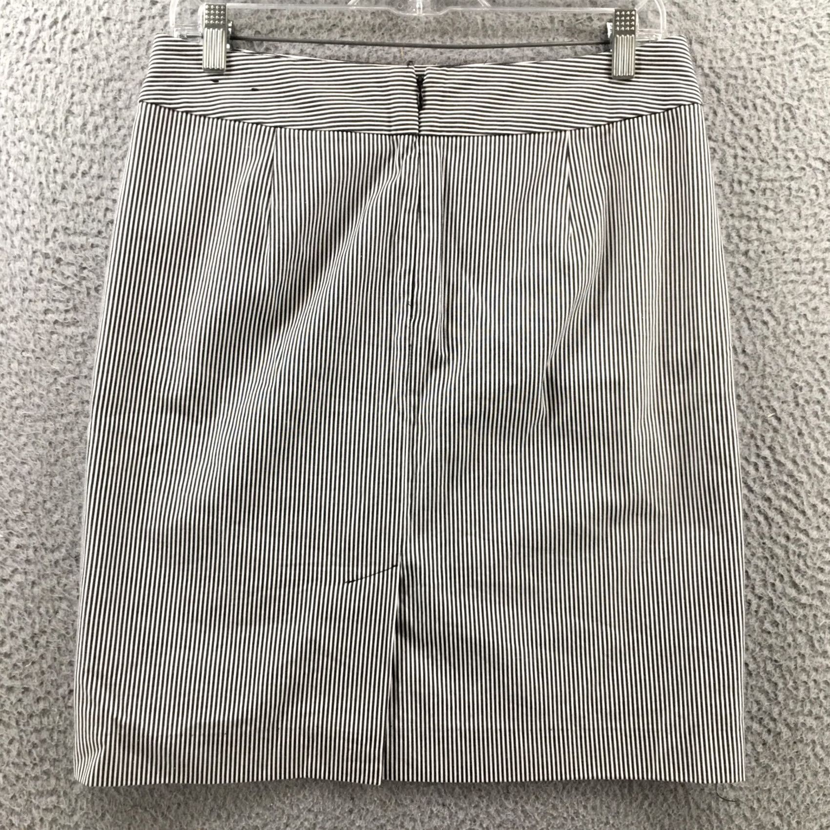 Banana Republic Banana Republic Skirt Womens 6 Mini White Striped Back Zip Casual Size 28" / US 6 / IT 42 - 7 Thumbnail