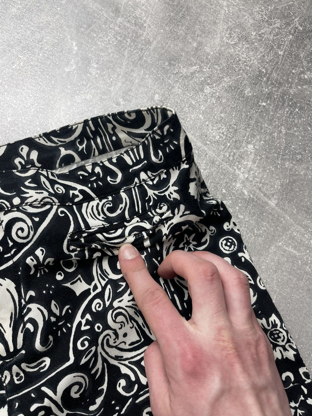Moschino Moschino Jeans VNTG Paisley Print Flared Pants Black White Size 30" / US 8 / IT 44 - 11 Thumbnail