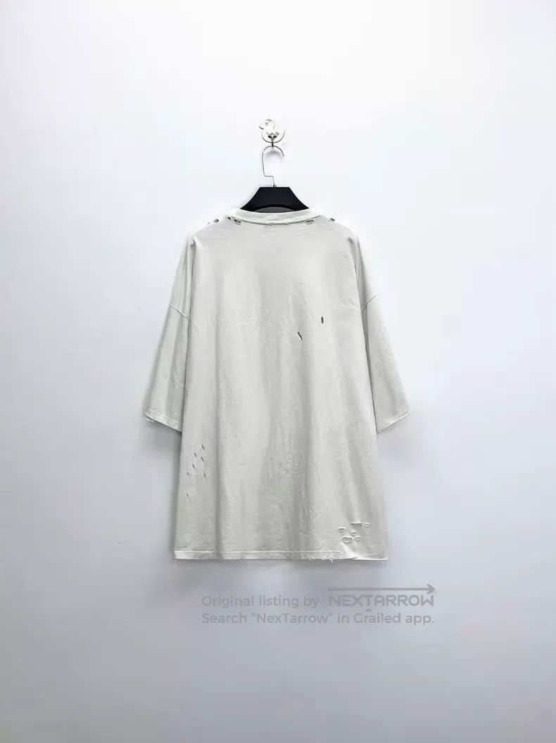 Balenciaga Balenciaga White Hi My Name Is Letter Logo Slightly Distre Size US S / EU 44-46 / 1 - 2 Thumbnail