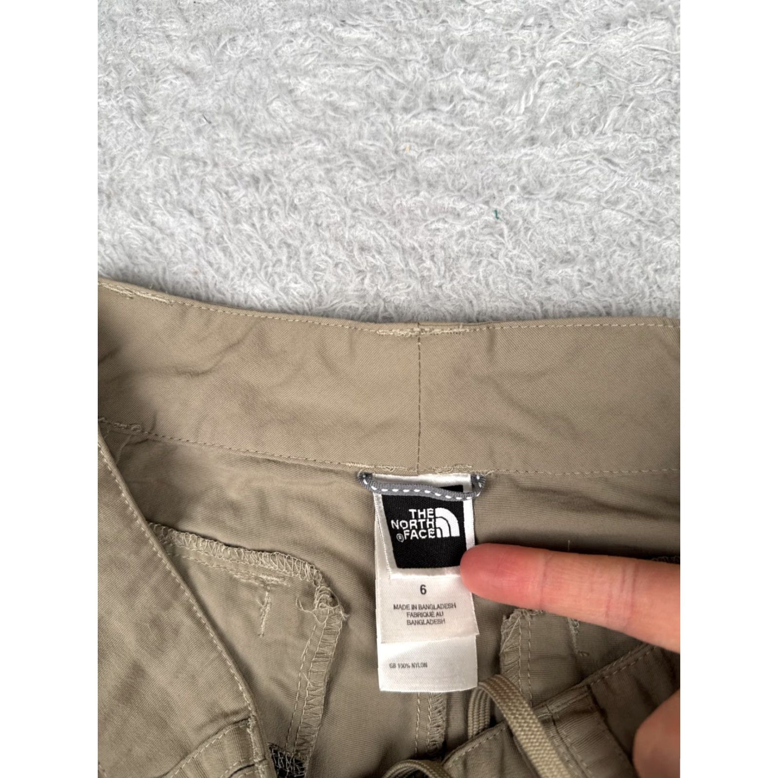 The North Face The North Face Cargo Shorts Womens 6 Beige 100% Nylon, Hiking, Travel, Quick-Dry, Regular Fit, 4 in inseam, Beach, Spring/Summer/Fall Women Size 28" / US 6 / IT 42 - 7 Thumbnail