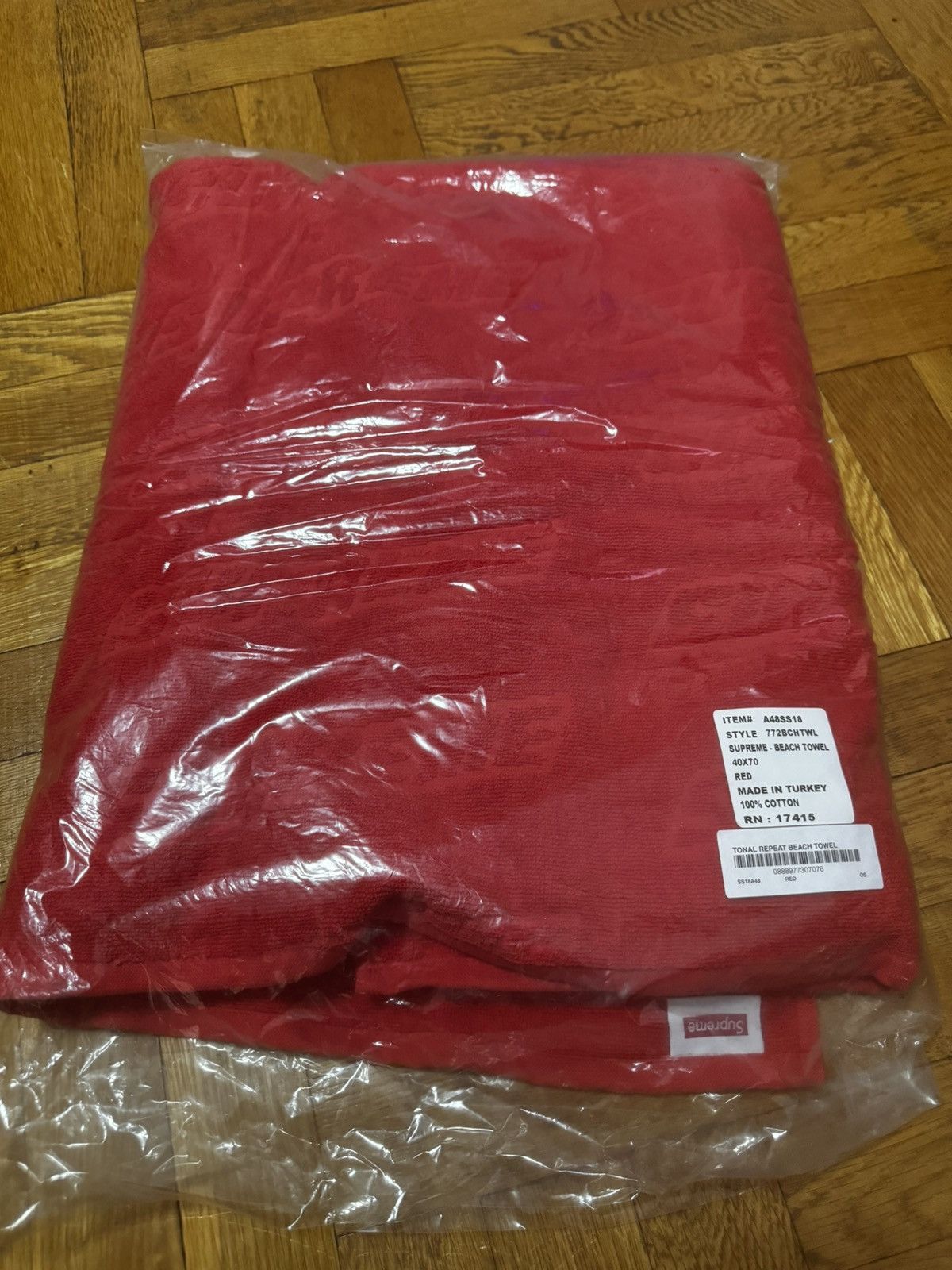 Supreme Supreme Debossed logo beach towel Size ONE SIZE - 2 Thumbnail