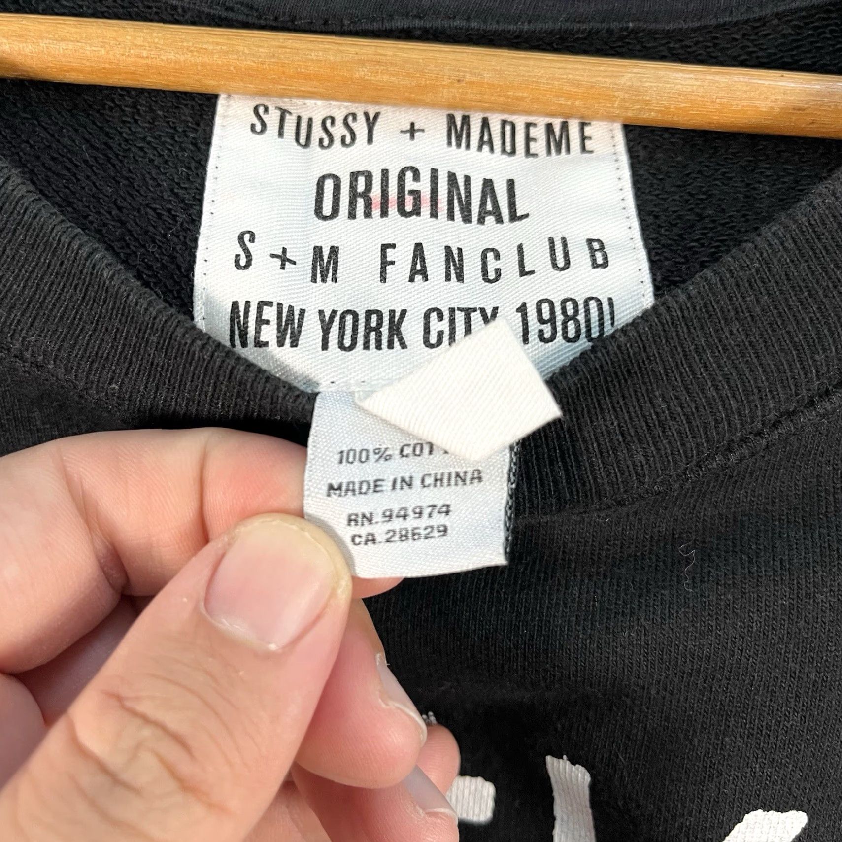 MadeMe VINTAGE Stussy Crewneck Sweatshirt Cropped Pullover Women L Black NY Fan Club 90s Mens Womens Size L / US 10 / IT 46 - 5 Thumbnail