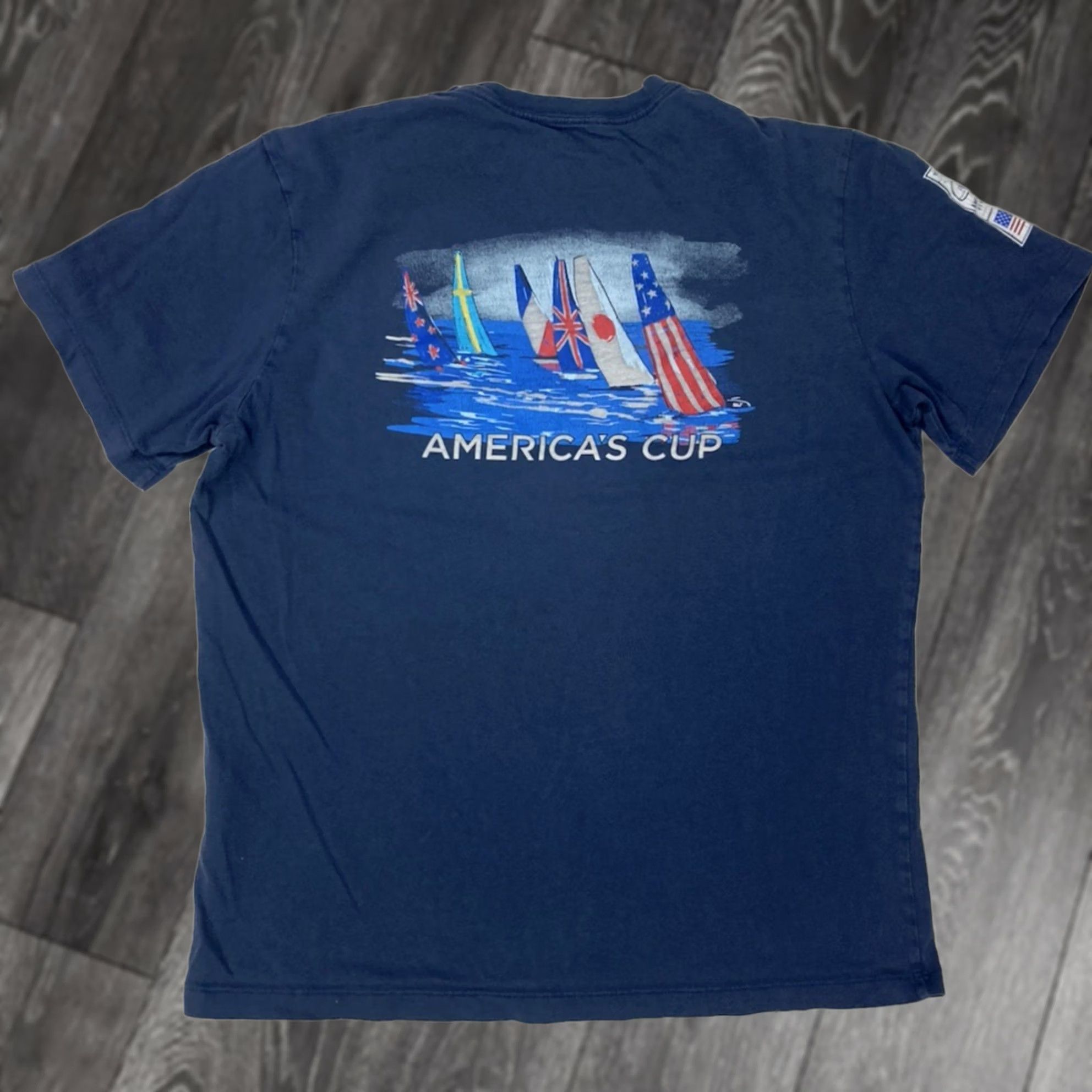 Vineyard Vines Vineyard Vines America's Cup Bermuda Pocket Graphic T-shirt Men Small Blue Size US S / EU 44-46 / 1 - 1 Thumbnail