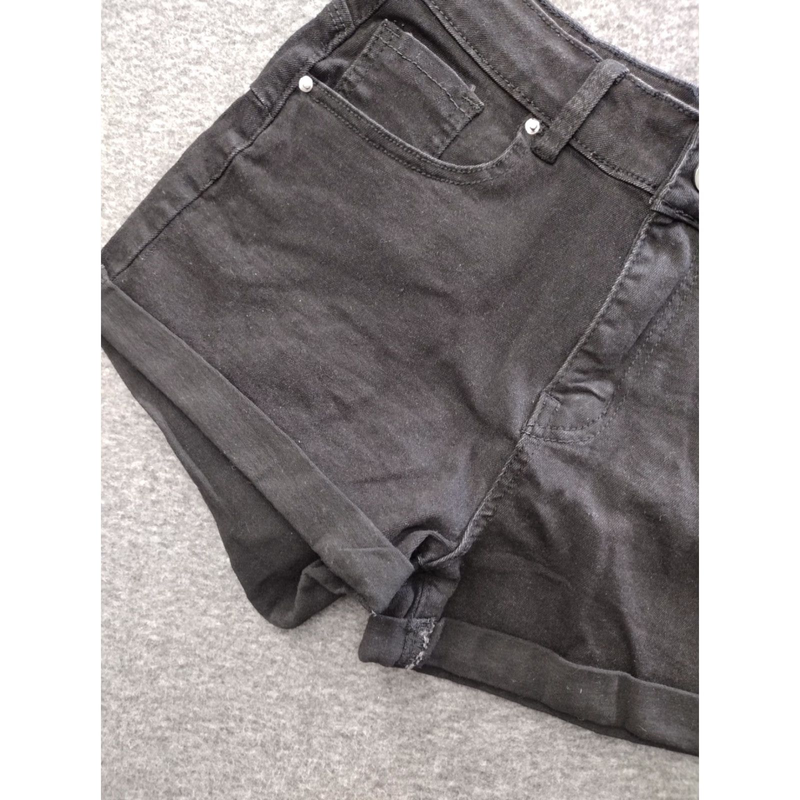 Vintage Women's Mid Rise Stretch Denim Shorts - 2.0 Inseam, Black, M, Cuffed, Flat Front - Casual Denim Shorts, 26" Waist, Regular, Women Size 32" / US 10 / IT 46 - 7 Thumbnail