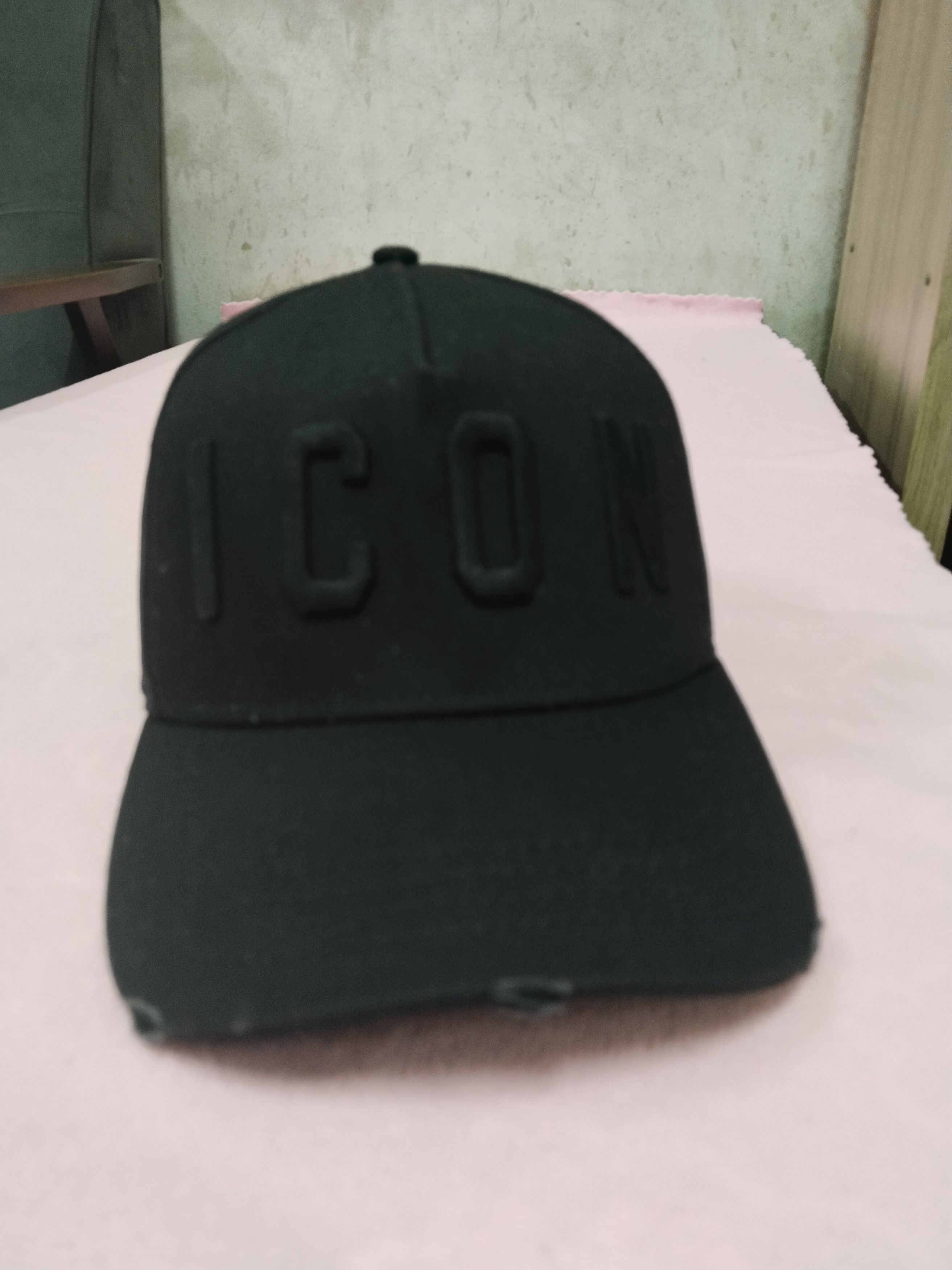ICON DISQUARED2 DISTRESSED STYLE TRIPLE BLACK HAT CAP