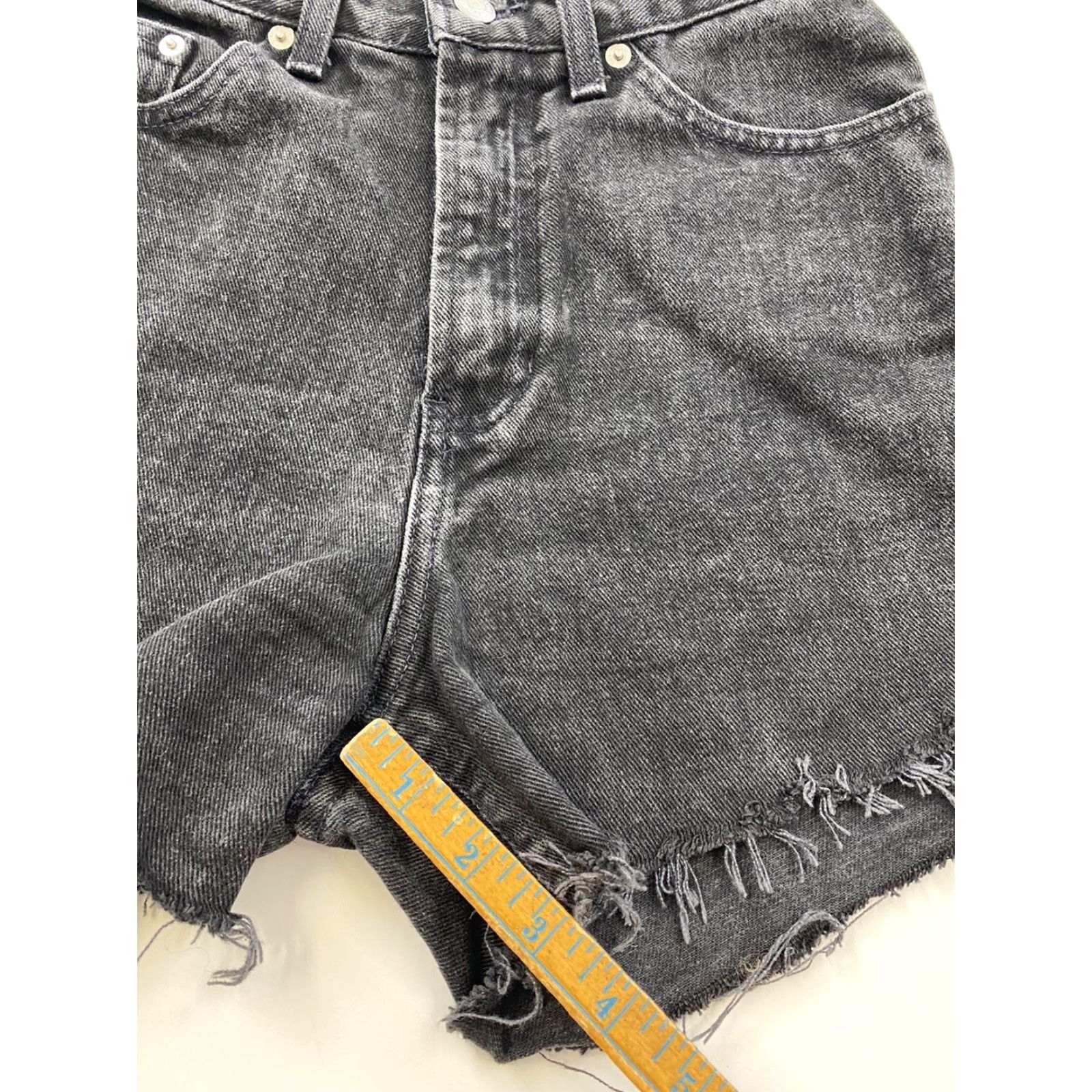 Gap VINTAGE Gap Denim Shorts Women’s 2 Black High Waisted Cut-Off Jean Casual Bohemian Festival American Cotton Denim Womens 2 Black Zip Short Size 26" / US 2 / IT 38 - 7 Thumbnail