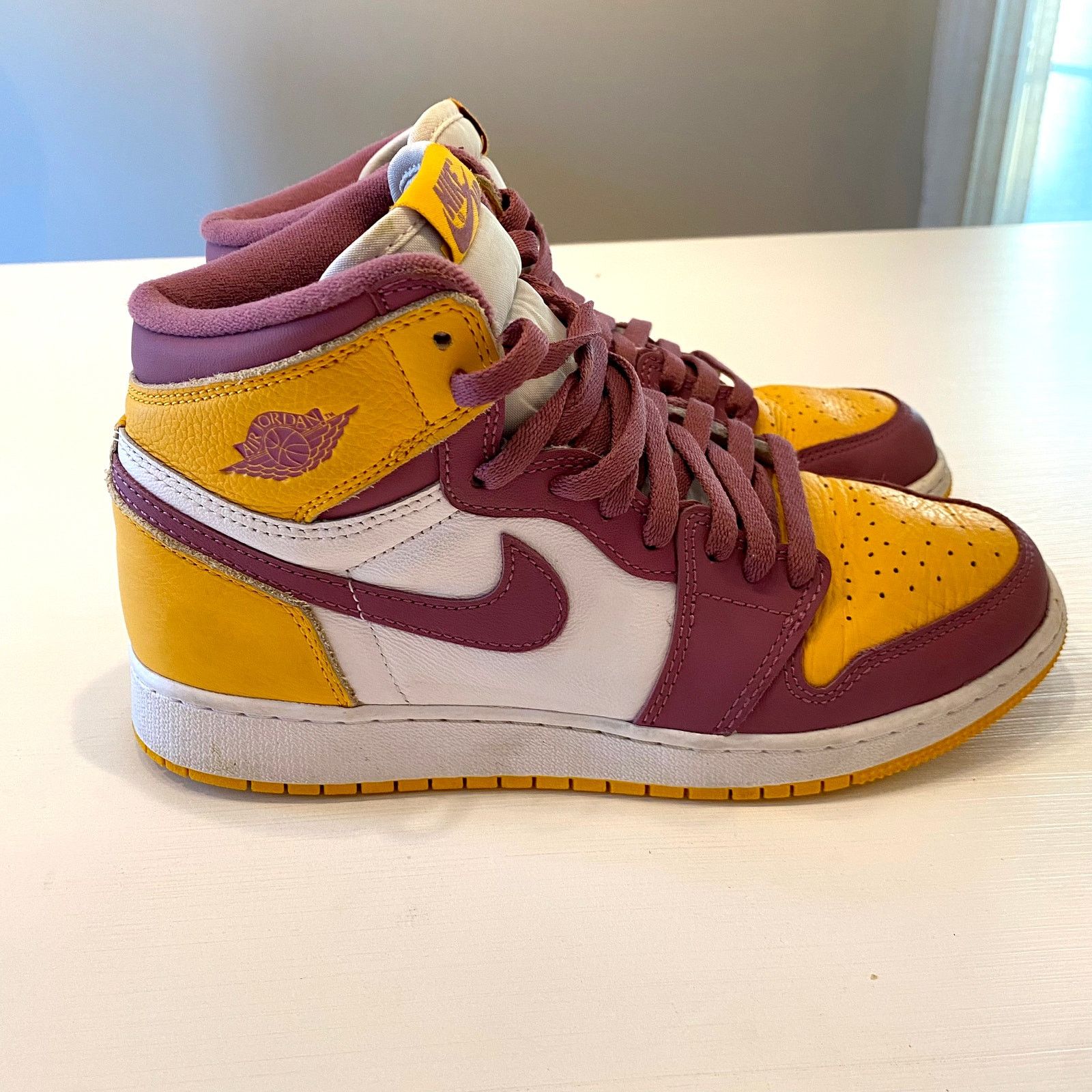Nike Nike Air Jordan 1 Retro Brotherhood Youth Size 7 575441-706 Size US 7 / EU 40 - 3 Thumbnail