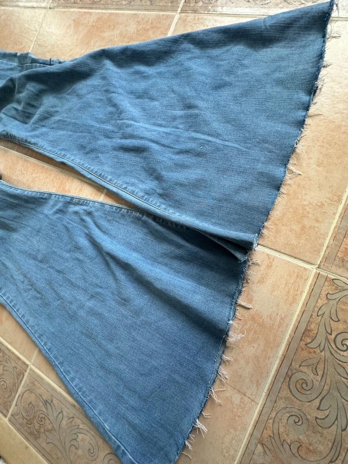 Designer Judy blue los angeles Jeggings wide bottom distressed 11/30 Size 30" / US 8 / IT 44 - 3 Thumbnail