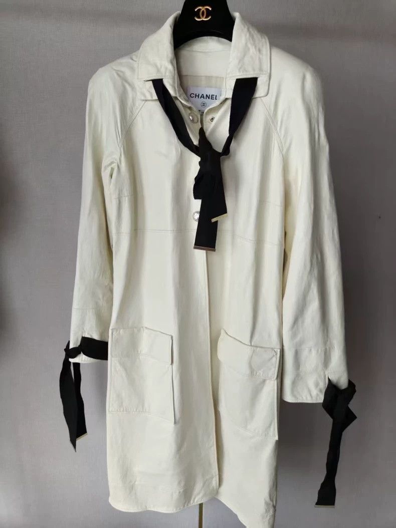 Chanel Chanel White Leather Coat Outerwear Size US M / EU 48-50 / 2 - 1 Thumbnail