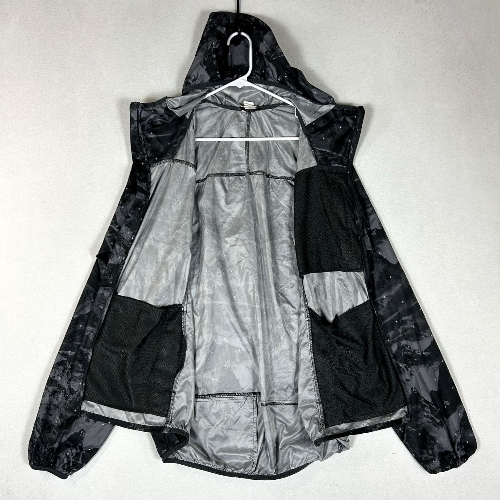 H&M H&M Sport Windbreaker Jacket Mens XL Graphic Print Casual Polyester Full Zip Size US XL / EU 56 / 4 - 6 Thumbnail