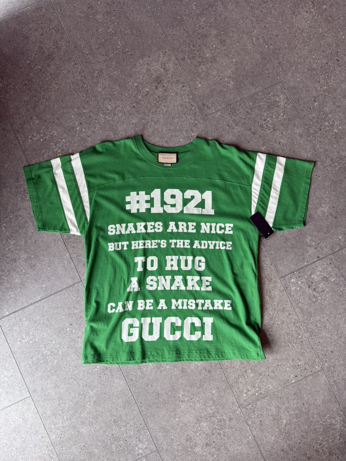 Gucci GUCCI TO HUG A SNAKE GREEN TEE SIZE L Size US L / EU 52-54 / 3 - 1 Thumbnail