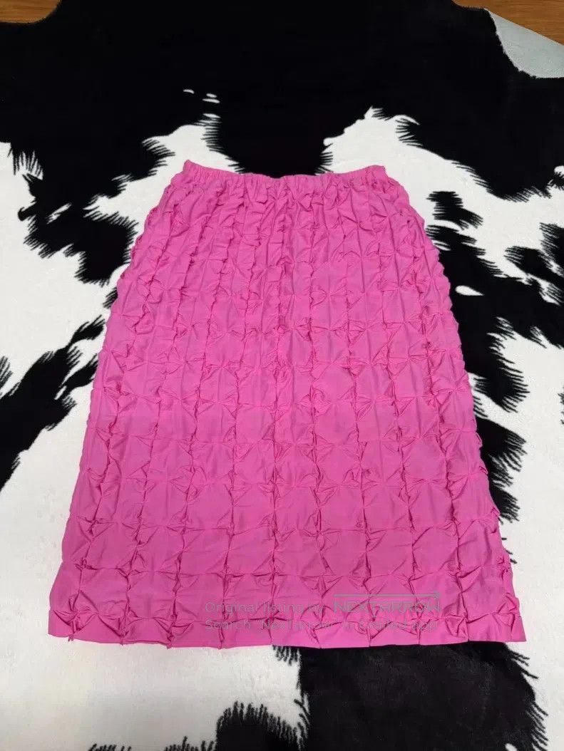 Issey Miyake Issey Miyake Pink Bubble Pleated Midi Skirt Size 25" / US 0 / IT 36 - 2 Thumbnail