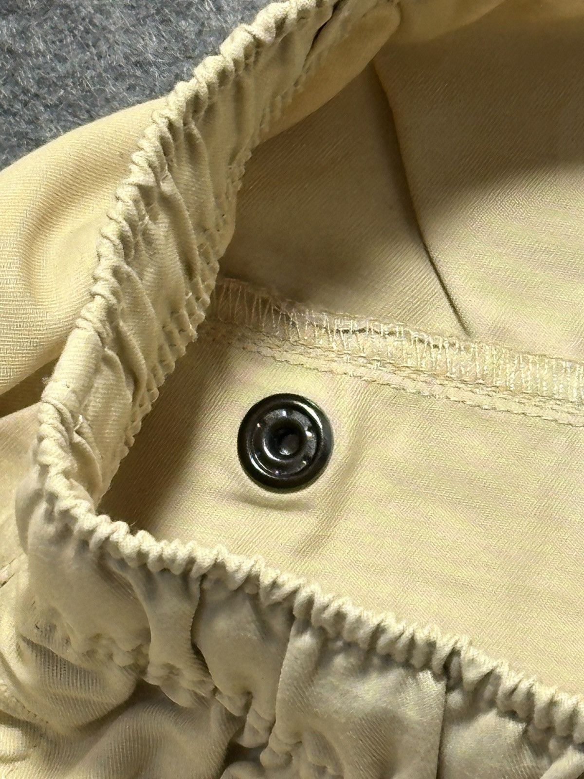 Nike Nike Club woven cargo pants in a khaki or beige color. Size US 30 / EU 46 - 7 Thumbnail