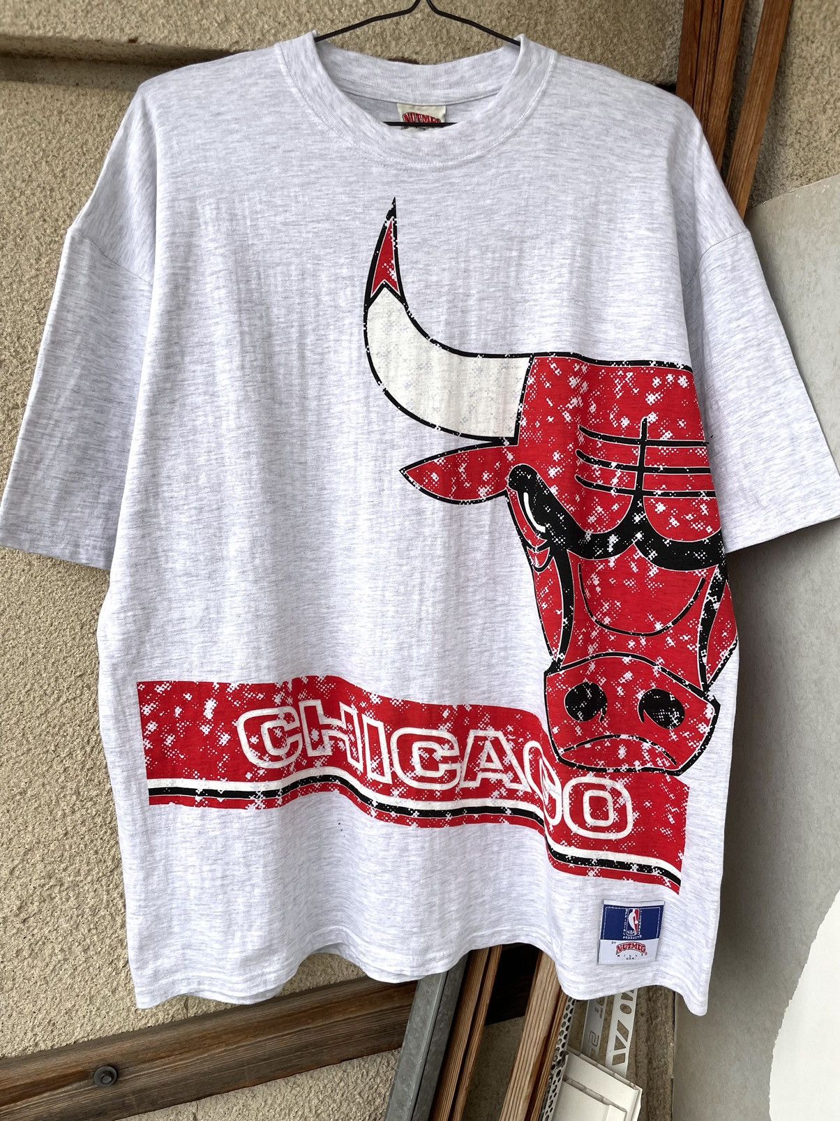 NBA Vintage 90s Chicago Bulls Nutmeg NBA Over Print T-Shirt Size US XL / EU 56 / 4 - 9 Thumbnail