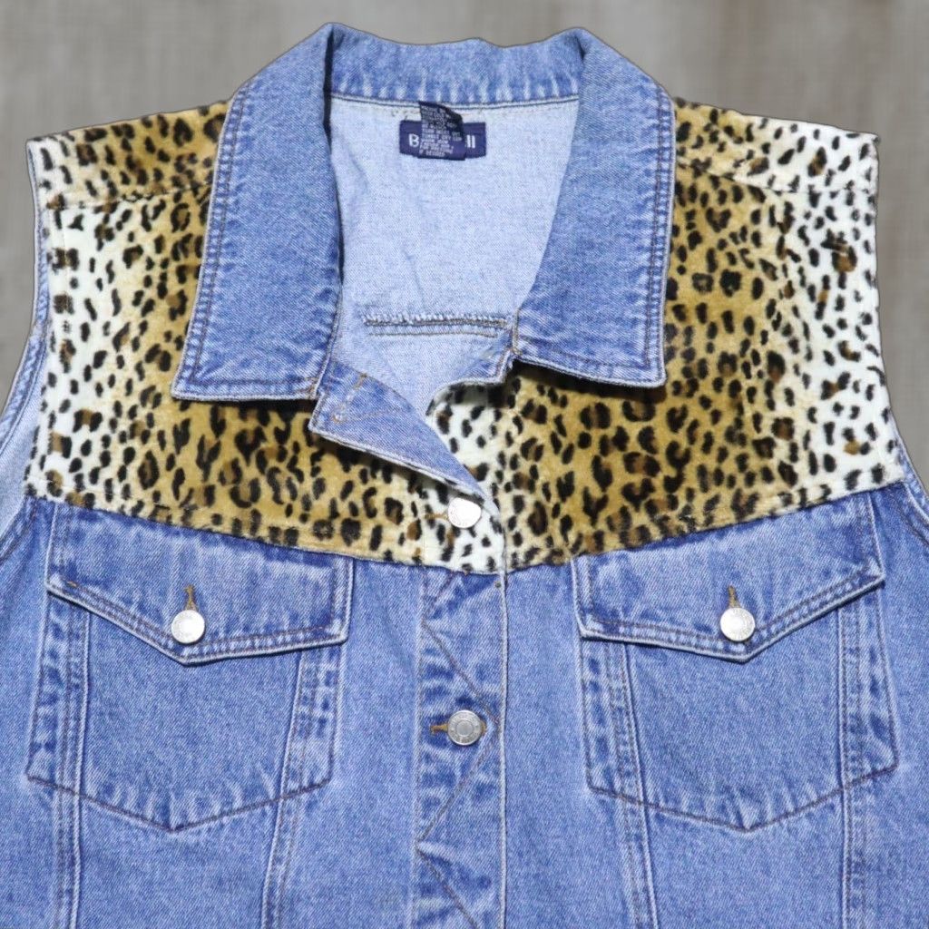 Vintage BACCINI Denim Vest Adult Women Size 26 Blue Pockets Casual 90s Theme Womens vest -Size 26- Blue, Cotton Blend, Sleeveless, Short Jacket Size 4XL / US 24-26 - 1 Thumbnail