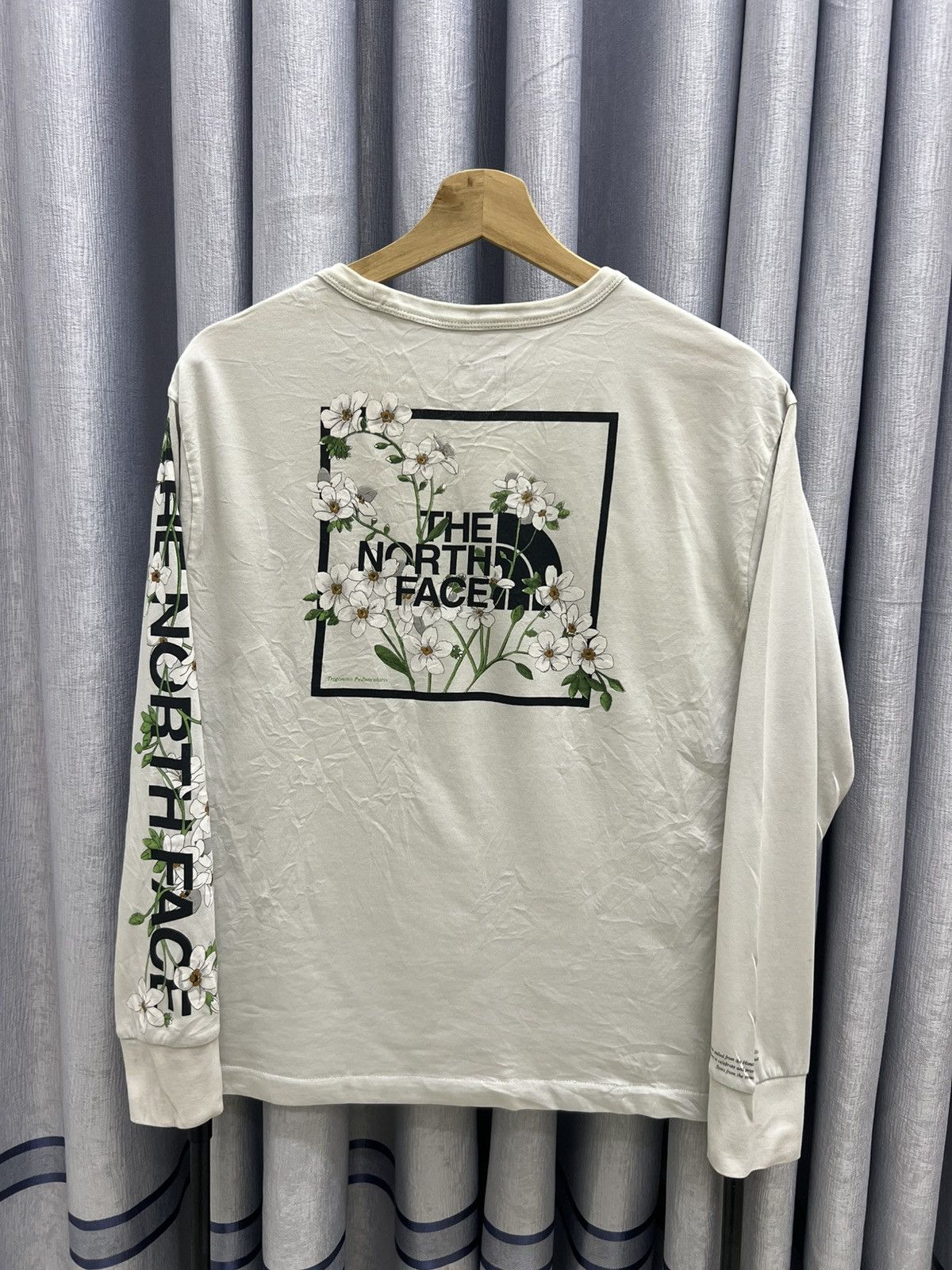 The North Face THE NORTH FACE THRASHED PAINTED FLORA LONG SLEEVE TE Size S / US 4 / IT 40 - 1 Thumbnail