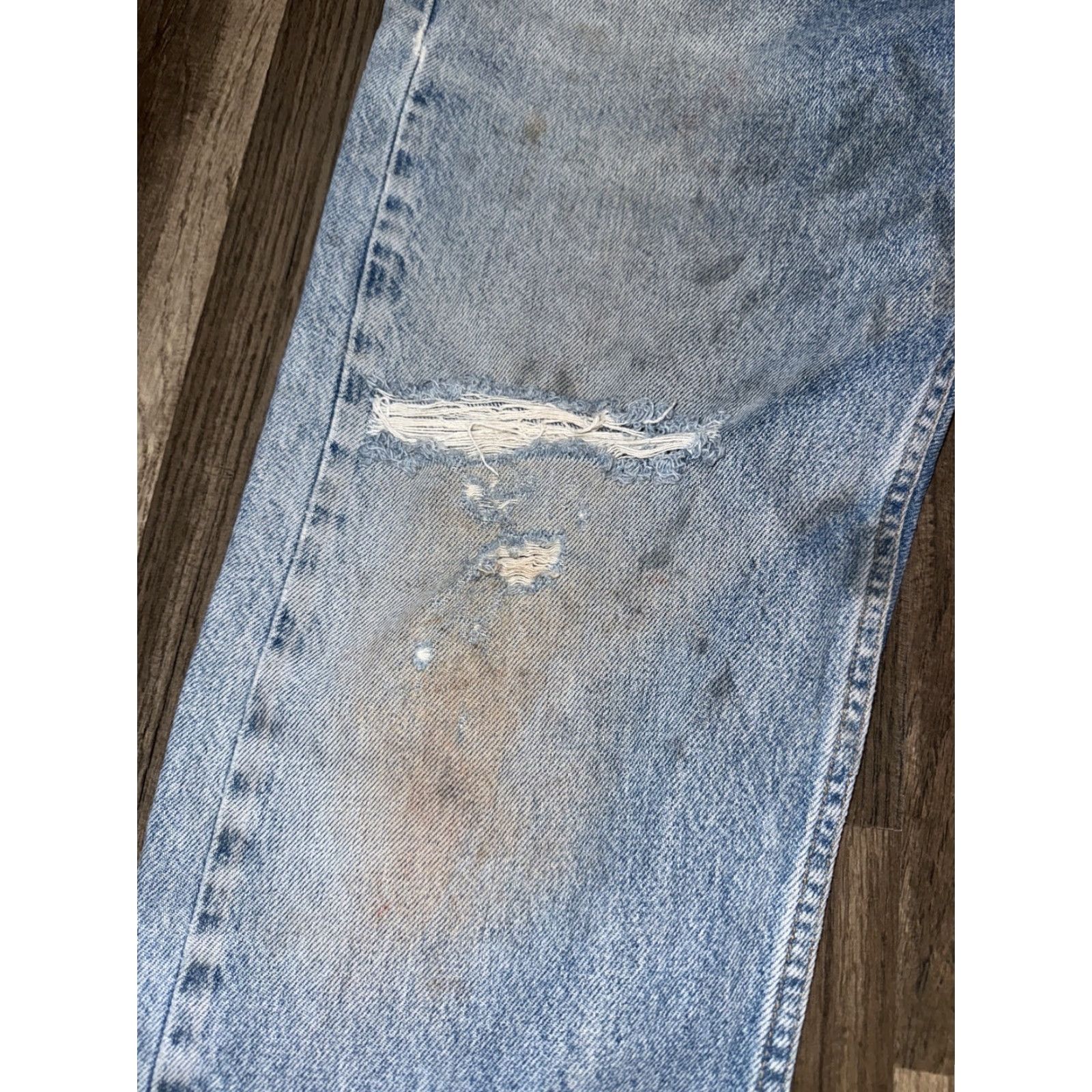 Levi's VINTAGE Levi’s 505 Jeans Men 32x29 Distressed Light Blue Distressed 505 Straight Jeans Size US 32 / EU 48 - 2 Thumbnail