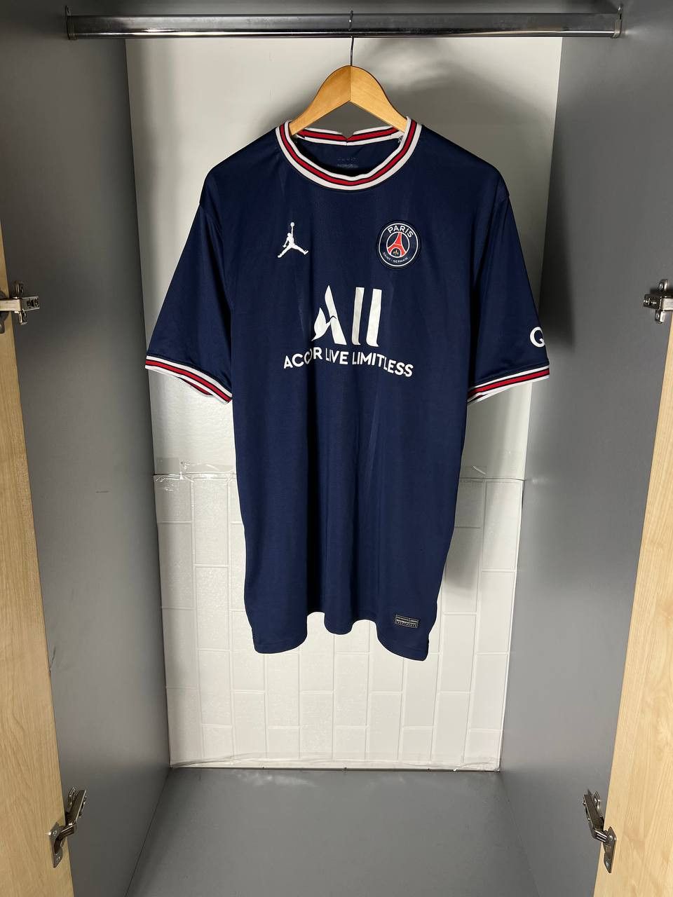 Vintage VERY RARE NIKE JORDAN FC PSG FRANCE SOCCER JERSEY Y2K PARIS Size US XL / EU 56 / 4 - 1 Thumbnail