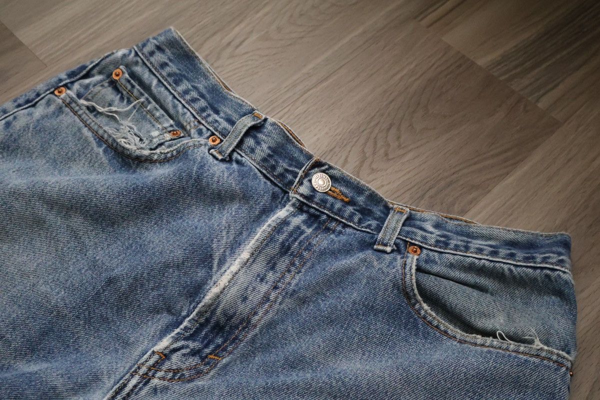 Levi's Vintage Levi’s 505 – Light Wash Distressed Denim Size US 34 / EU 50 - 5 Thumbnail