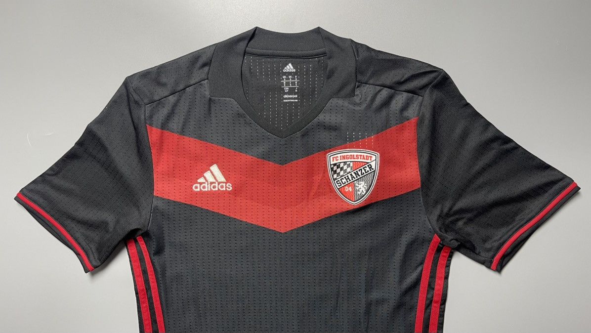 Adidas FC INGOLSTADT 04 ADIDAS FOOTBALL HOME JERSEY #10 PASCAL GROS Size US S / EU 44-46 / 1 - 3 Thumbnail