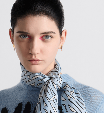 Dior o1w1db10625 Size : OS / Square Scarf in White/Pale Blue Size ONE SIZE - 6 Thumbnail