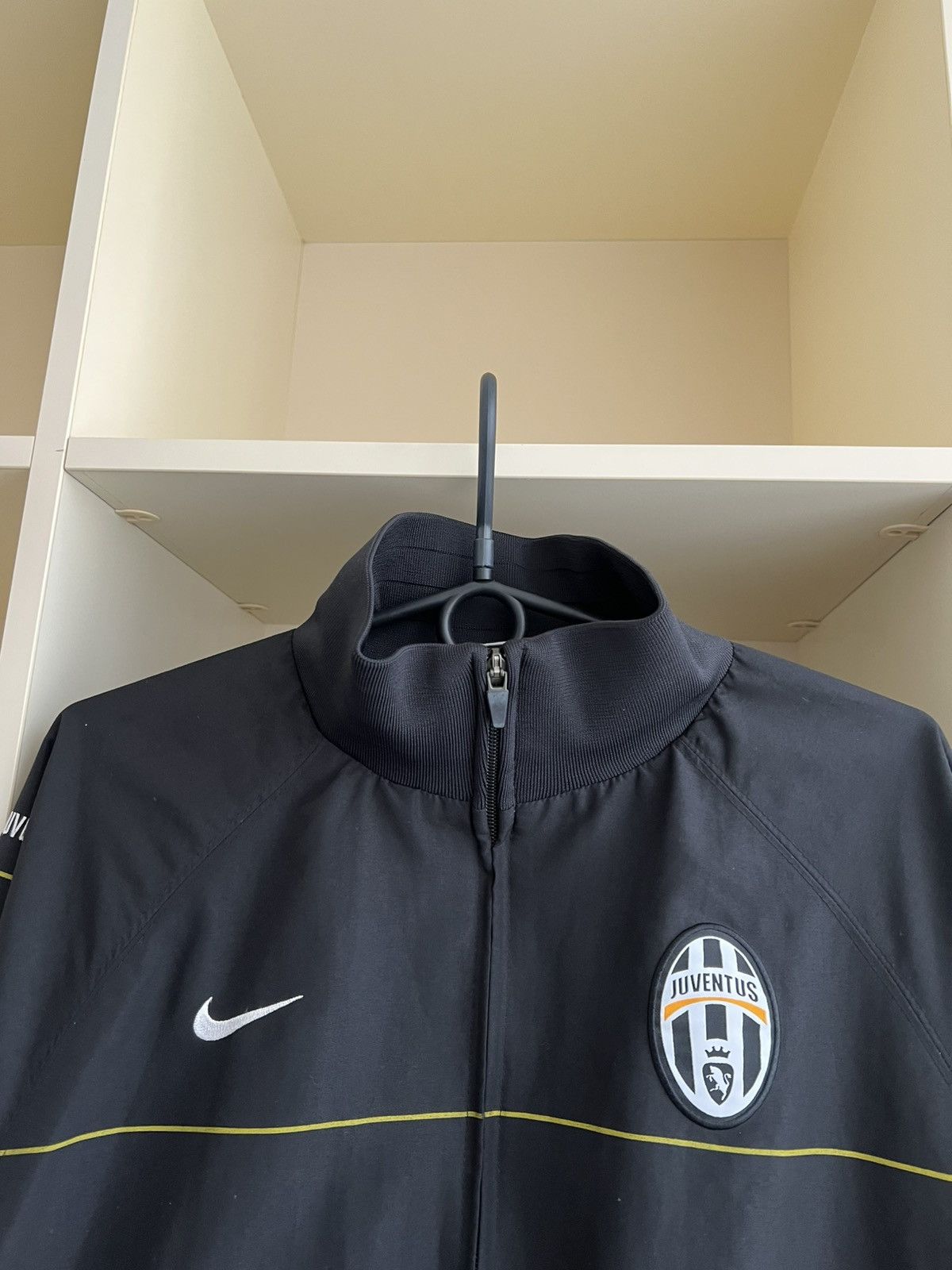 Nike Vintage Nike Juventus Track Jacket Football Soccer Size US XL / EU 56 / 4 - 9 Thumbnail