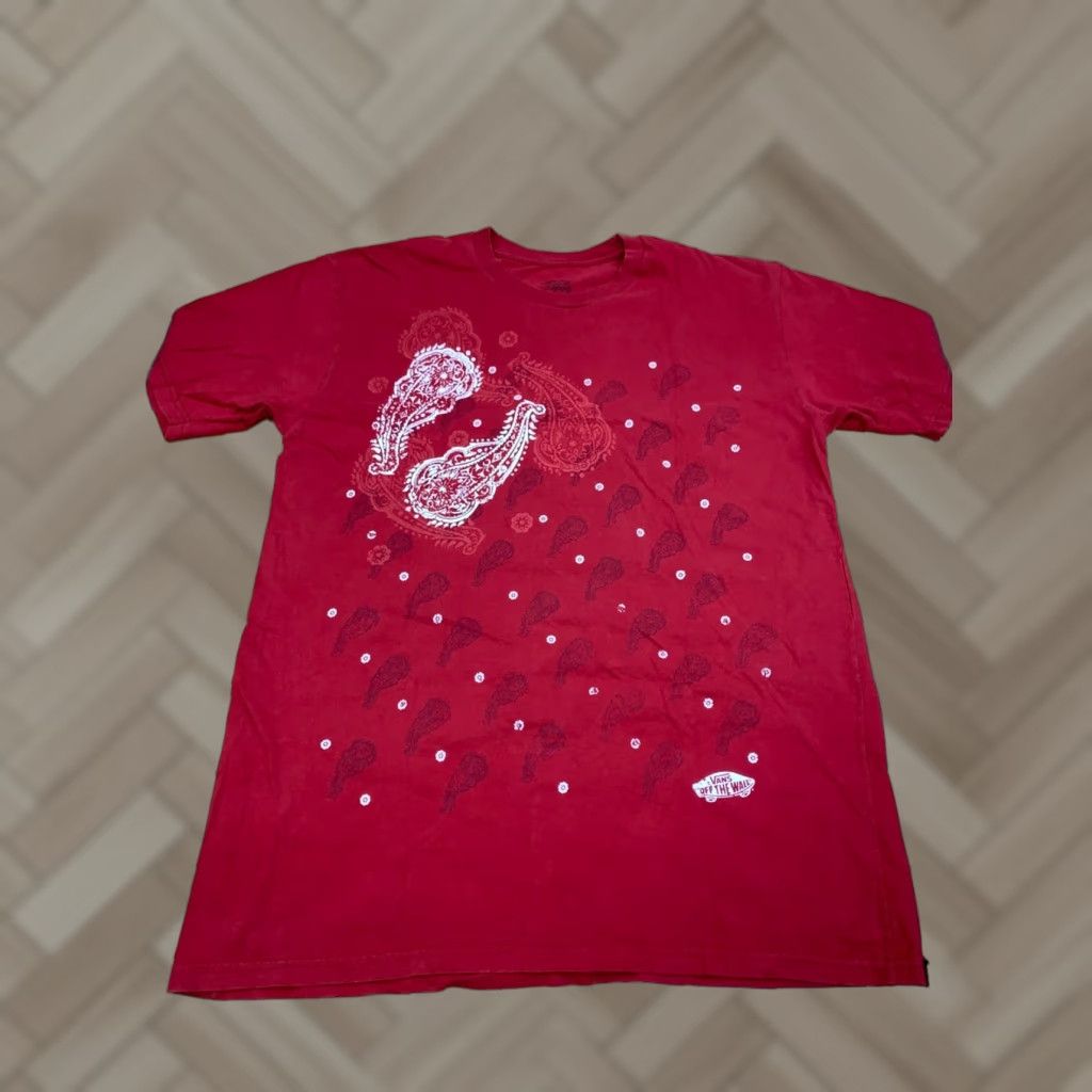 Levi's Levi's Shirt Mens L Red Bandana Graphic Print Short Sleeve Crew Neck T-Shirt 11456 Size US L / EU 52-54 / 3 - 1 Thumbnail