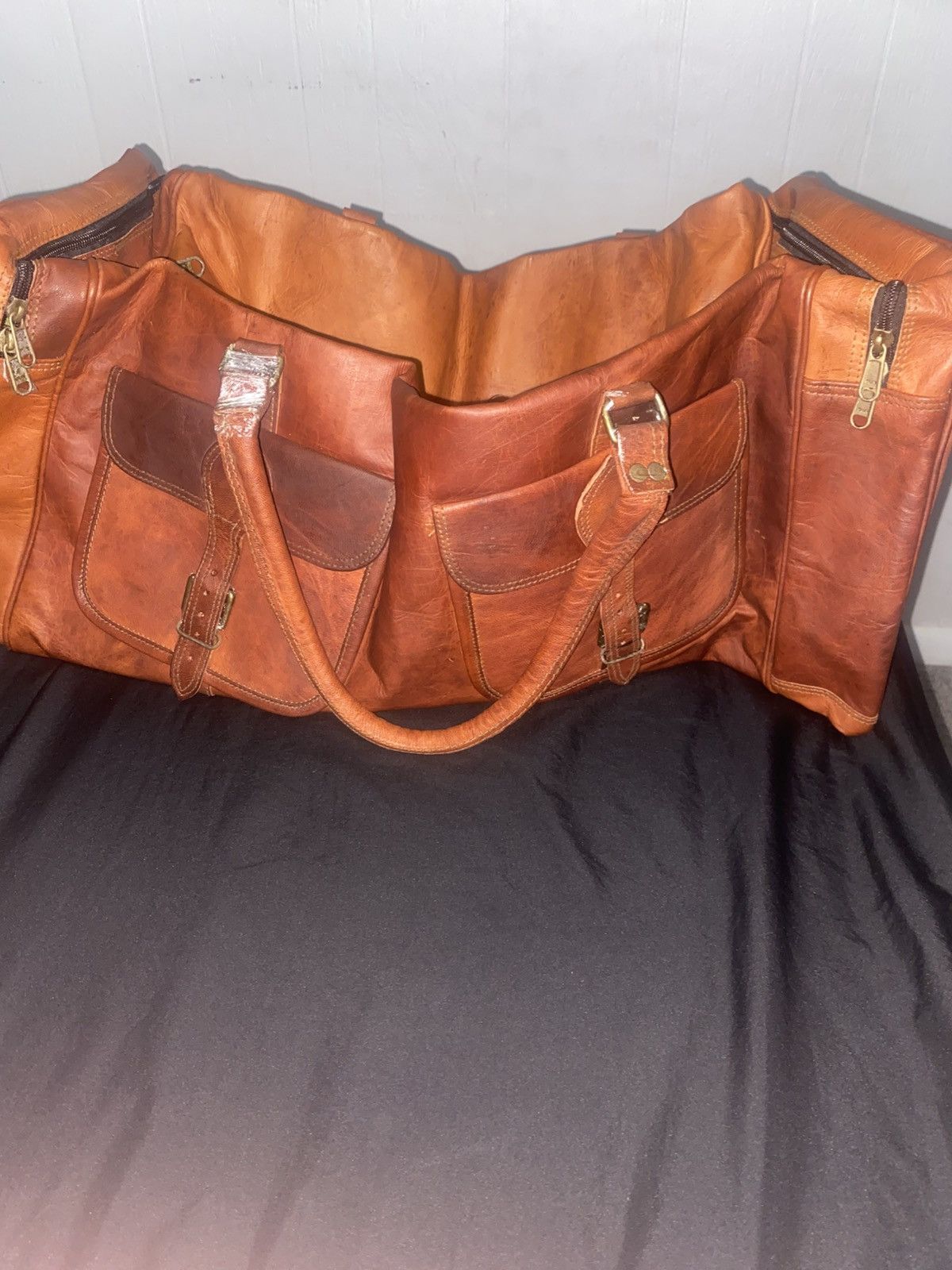 Other Vintage-Style Leather Travel Duffel/Weekender Bag Size ONE SIZE - 1 Thumbnail