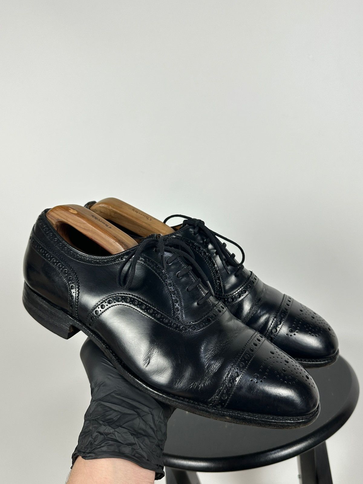 Church's Church’s Black Leather Oxford Brogue Dress England Shoes Size US 9.5 / EU 42-43 - 2 Thumbnail