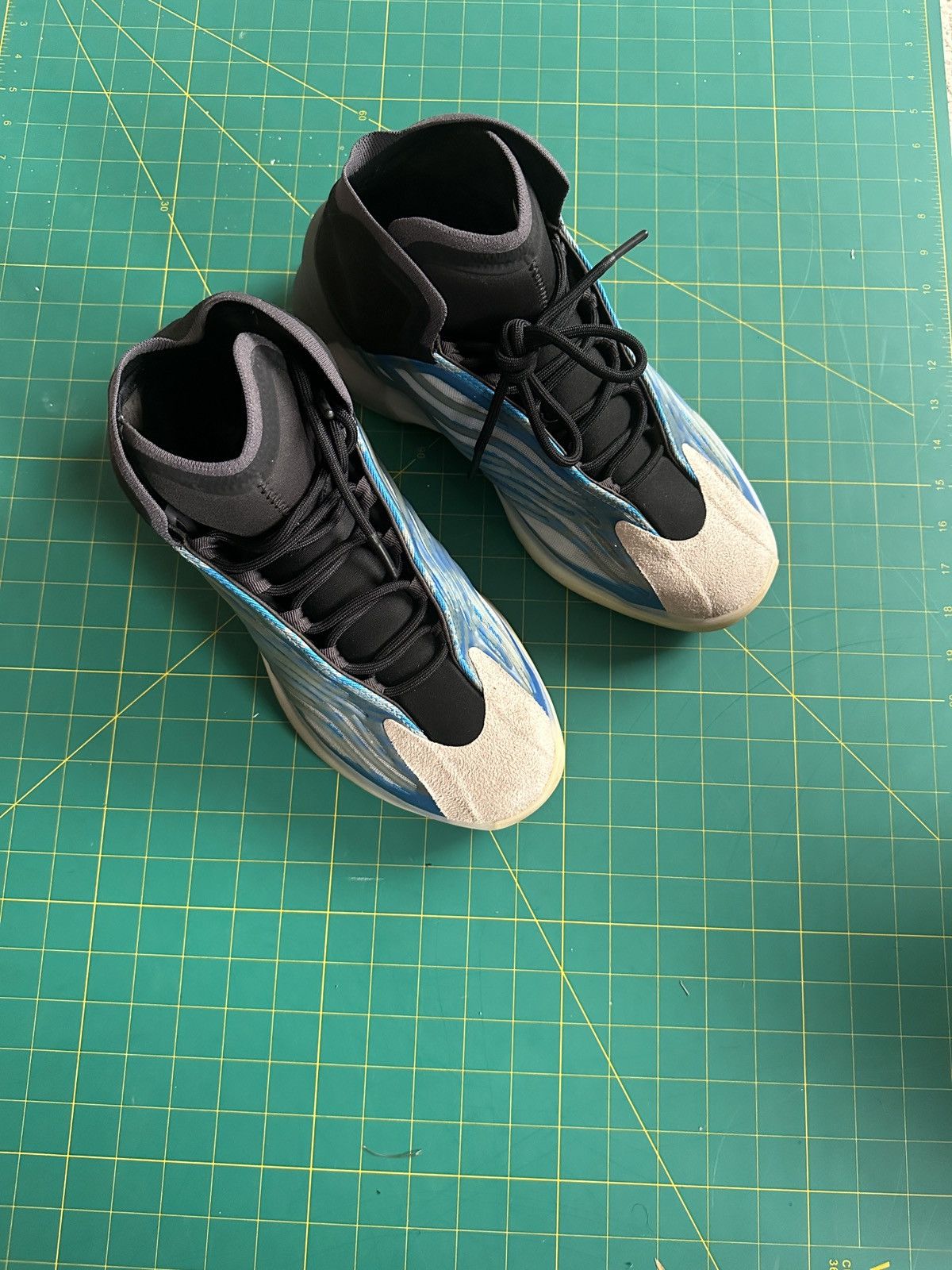 Adidas YZY BSKTBL Size US 12 / EU 45 - 4 Thumbnail