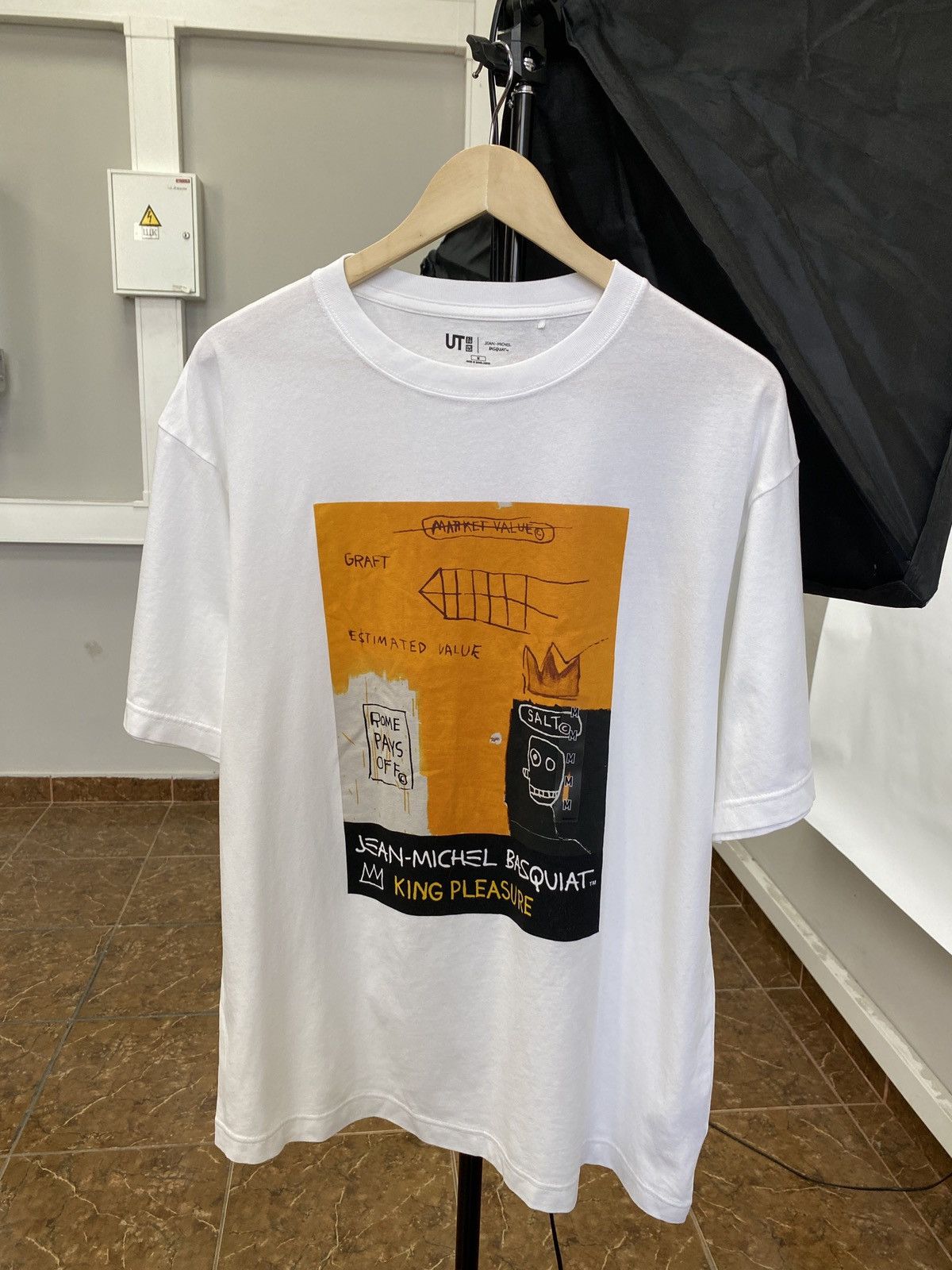 Uniqlo Y2K Uniqlo Jean Michel Basquiat King Pleasure Art T-Shirt Size US M / EU 48-50 / 2 - 1 Thumbnail