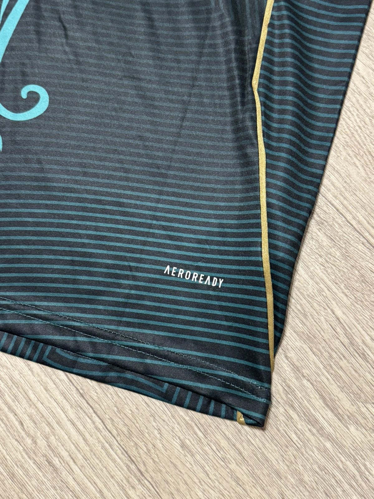 Adidas 🔷Adidas Liverpool Salah #11 Soccer jersey Phoenix Big logo🔷 Size US M / EU 48-50 / 2 - 2 Thumbnail