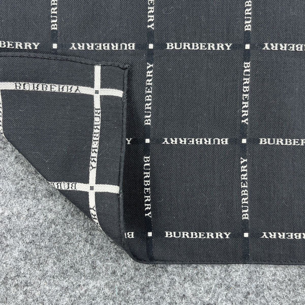 Burberry Burberry Handkerchief / Bandana / Neckerchief B1813 Size ONE SIZE - 3 Thumbnail