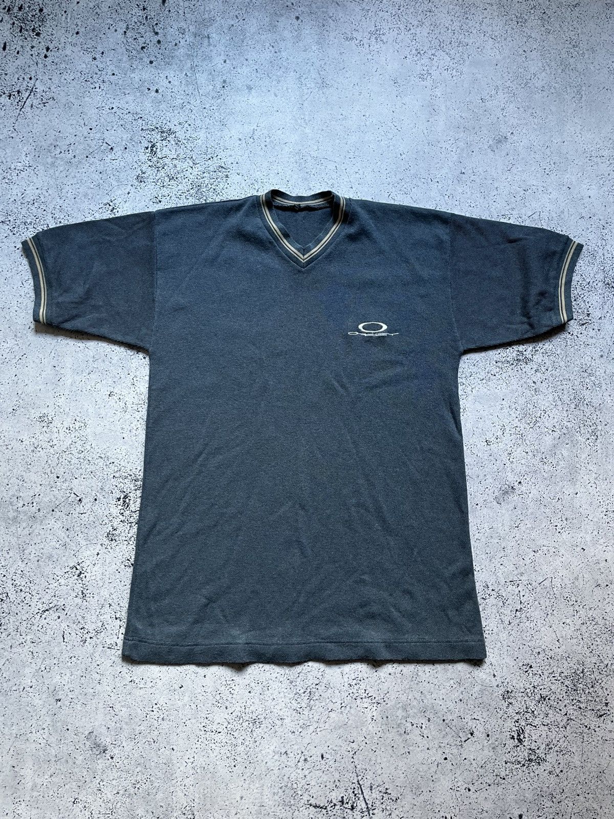 Vintage Vintage Oakley Rare T-shirt Embroidered Logo Tee Y2K USA Size US M / EU 48-50 / 2 - 2 Thumbnail