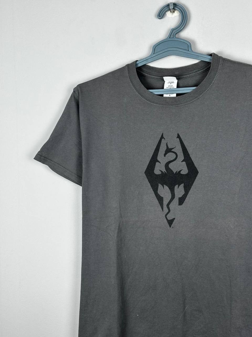 Playstation Vintage The Elder Scrolls Skyrim Official T-Shirt game Size US L / EU 52-54 / 3 - 3 Thumbnail