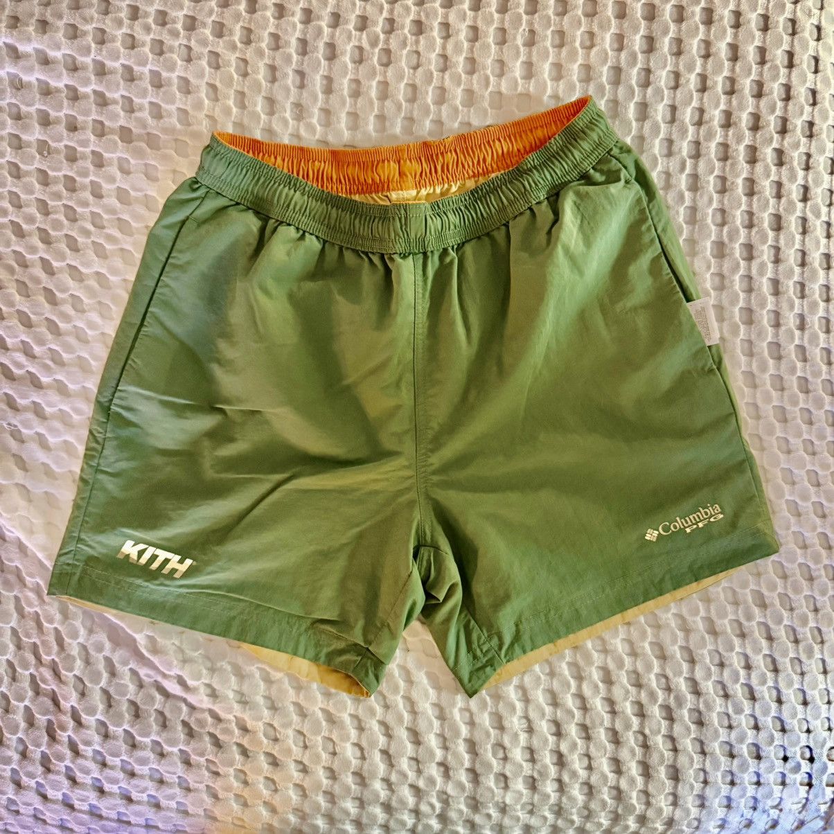 Kith x Columbia PFGリバーシブルショートパンツ M Kith X Columbia Beige/Green Deschutes Valley Reversible