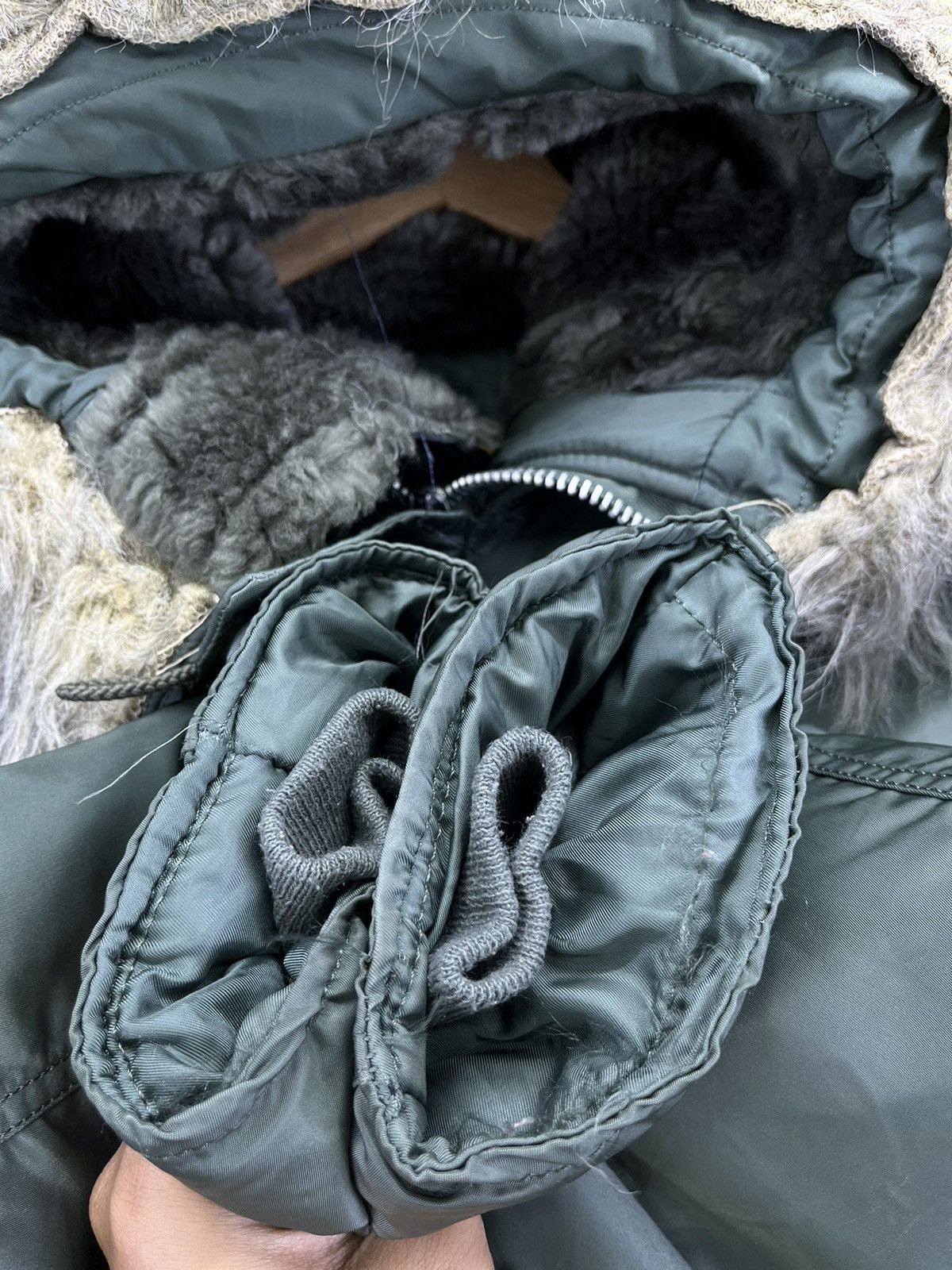 Alpha Industries Vintage 90s Alpha Industries Fur Hoodie Bomber Jacket Size US M / EU 48-50 / 2 - 14 Thumbnail