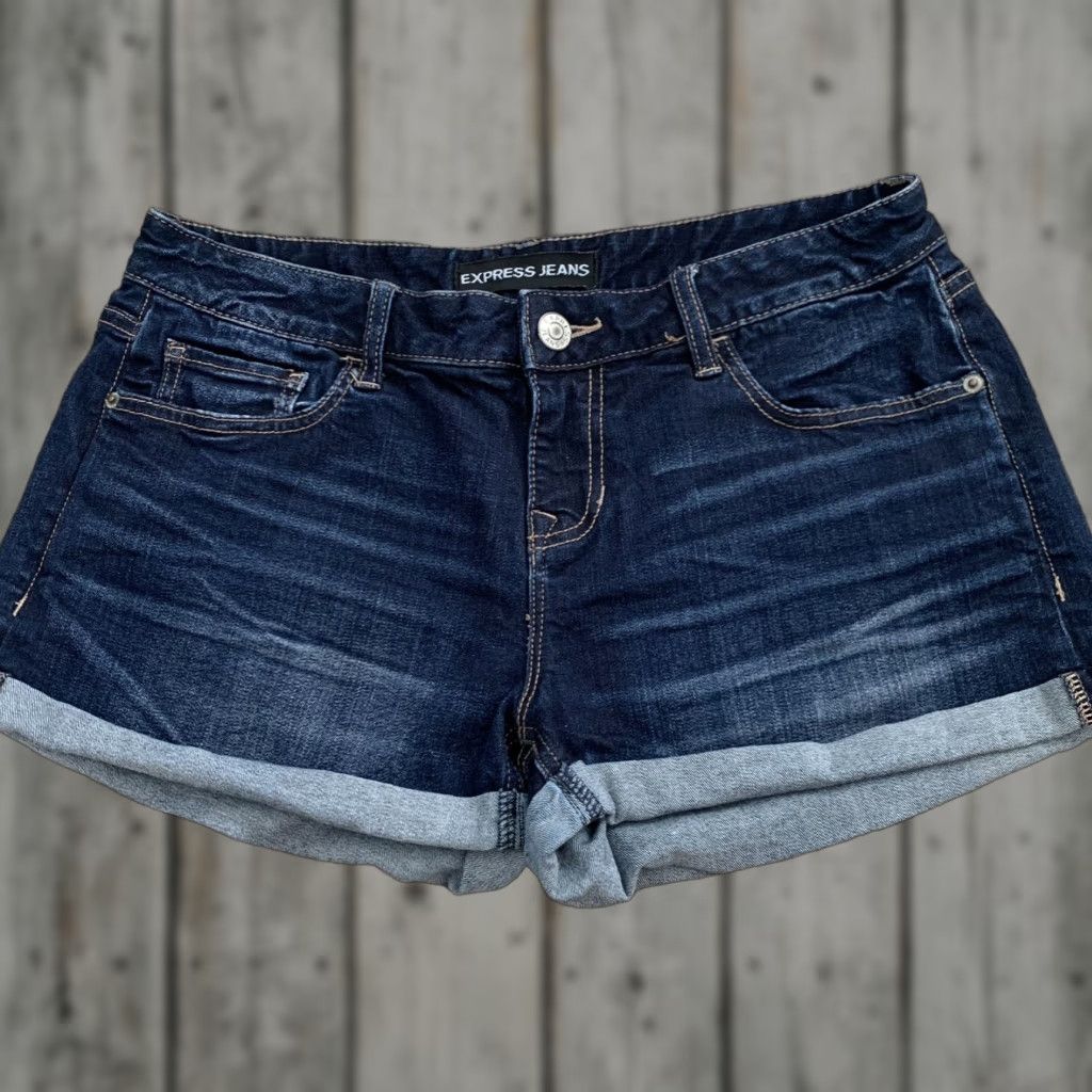 Express Express Jeans Shorts Women 8 Mid Rise Dark Wash Denim Cuffed 2.0 Inseam Boyfriend Regular Fit Logo Accent Size 30" / US 8 / IT 44 - 1 Thumbnail