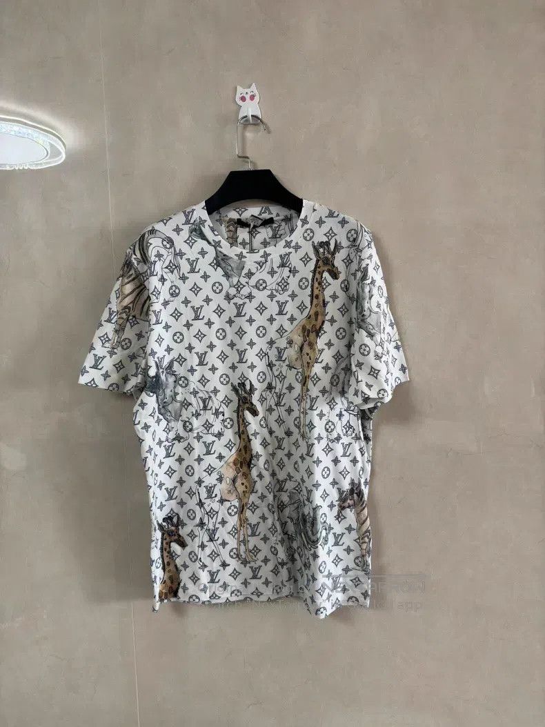 Louis Vuitton Louis Vuitton Zoo full print short sleeve Size US L / EU 52-54 / 3 - 1 Thumbnail