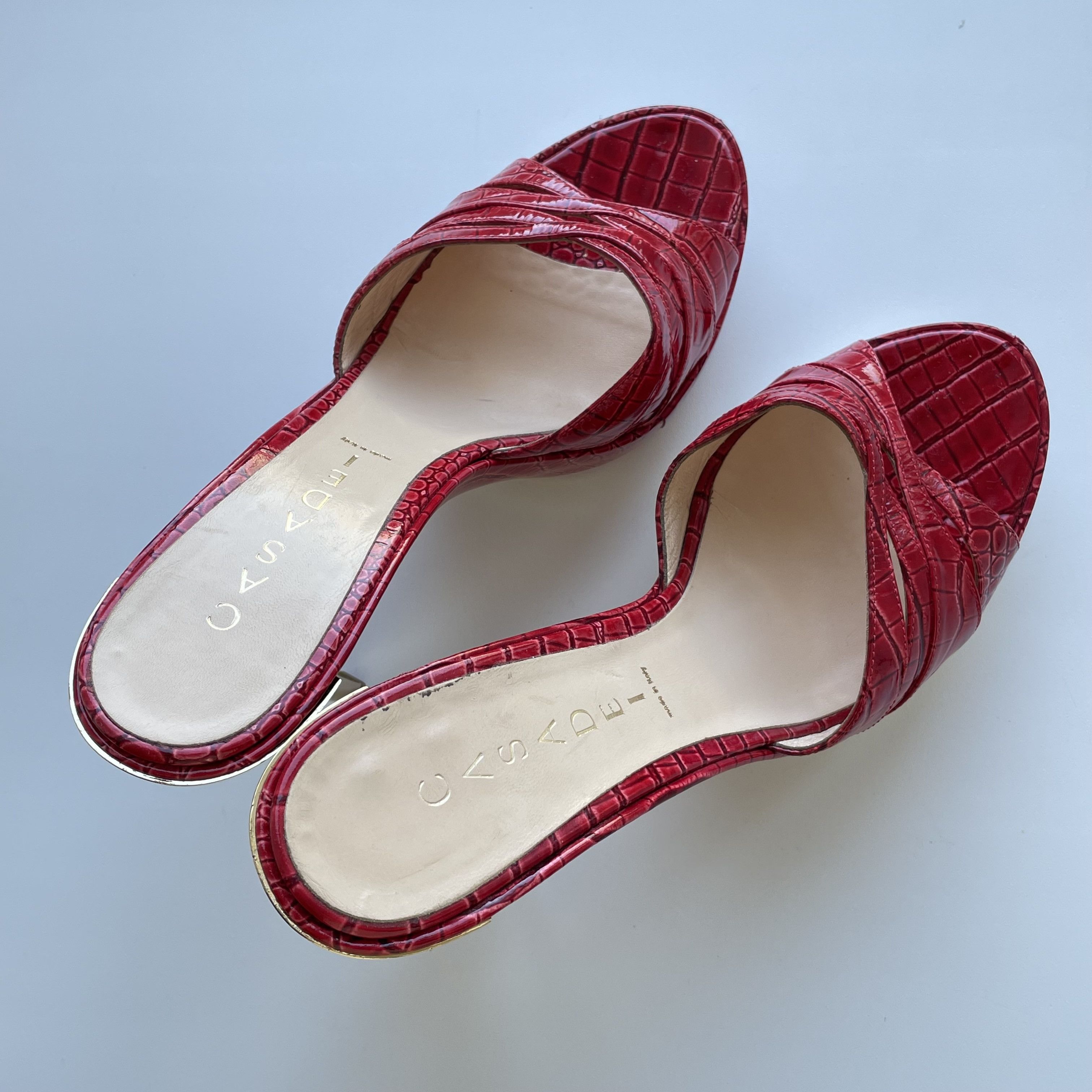 Casadei EUC Casadei 40 Women Mules Platform Gold Stilettos Red Size US 10 / IT 40 - 5 Thumbnail