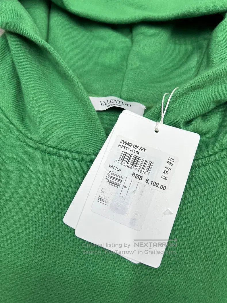 Valentino Valentino Autumn and winter new badge logo hooded sweatshi Size US M / EU 48-50 / 2 - 4 Thumbnail