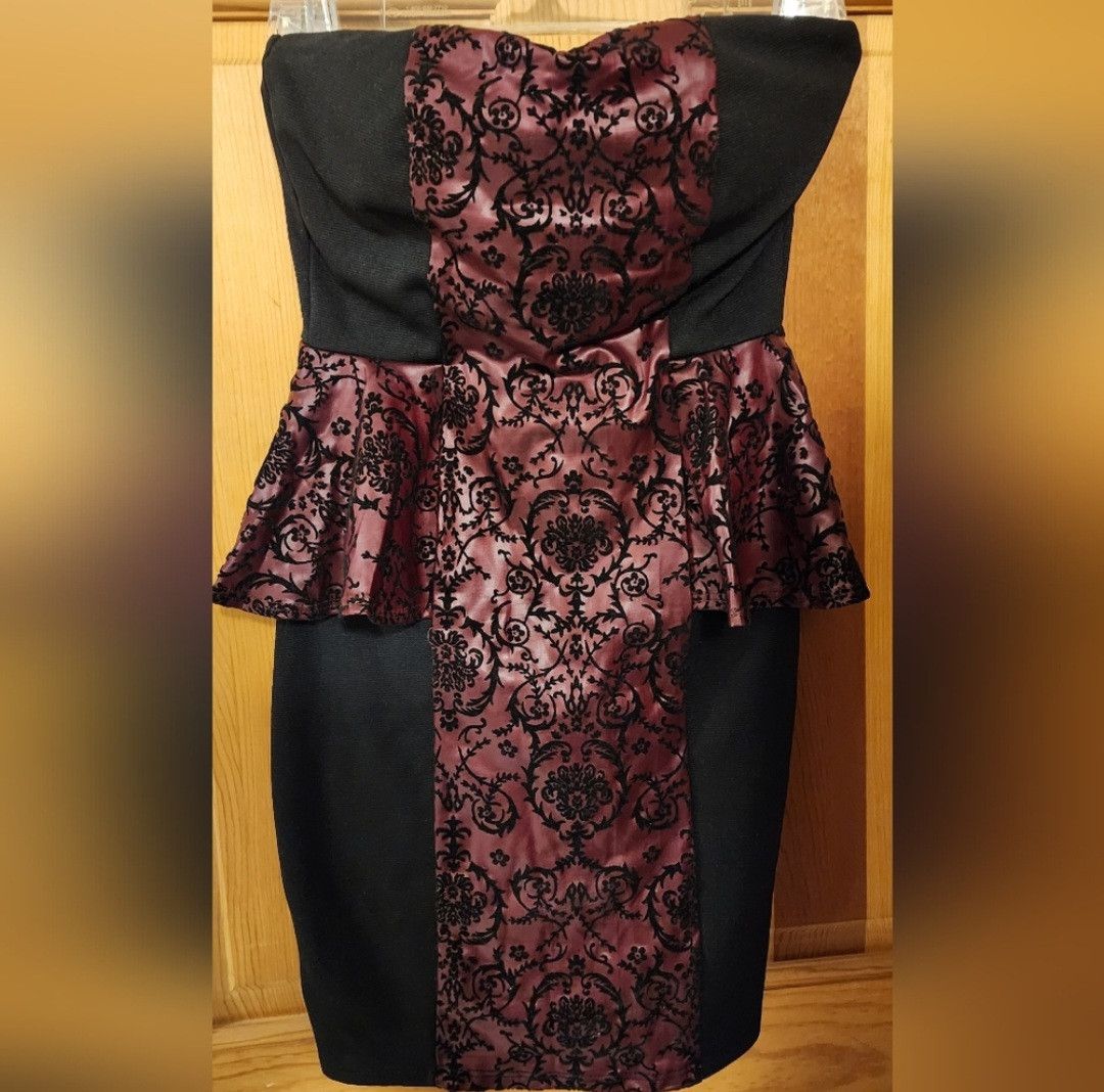 Other NWOT Manito Burgundy Velvet Floral Sweetheart Peplum Dress S Size S / US 4 / IT 40 - 1 Thumbnail