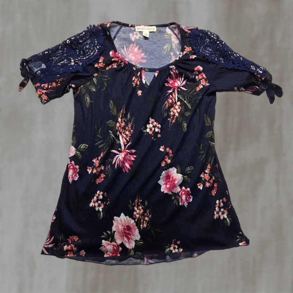 Vintage New York Laundry Blouse Navy Blue Pink Floral Top Doily Lace Sleeves Women's Med Shirt Size M / US 6-8 / IT 42-44 - 1 Thumbnail