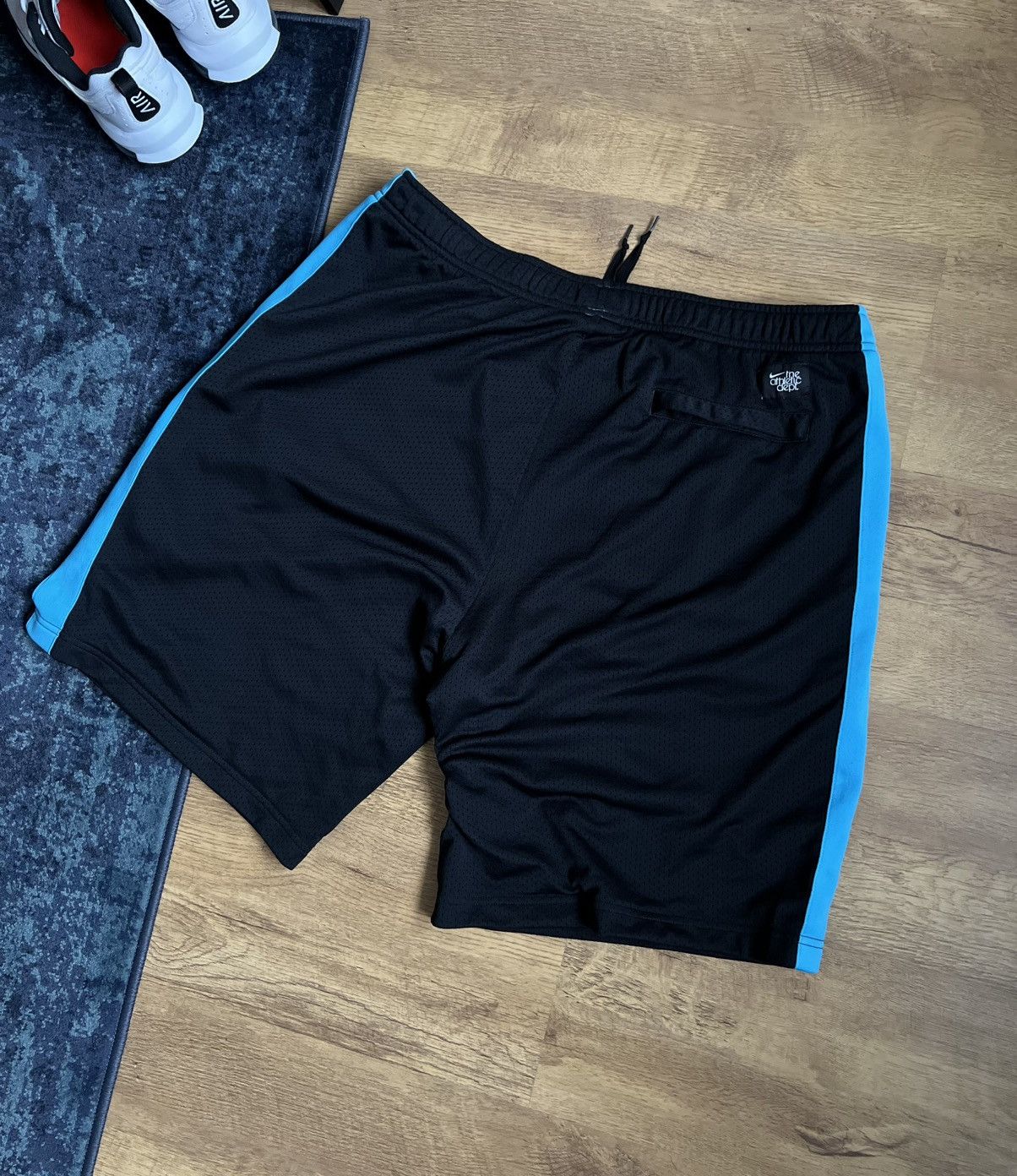 NBA Basketball vintage shorts black and blue NBA baggy. Size US 38 / EU 54 - 4 Thumbnail