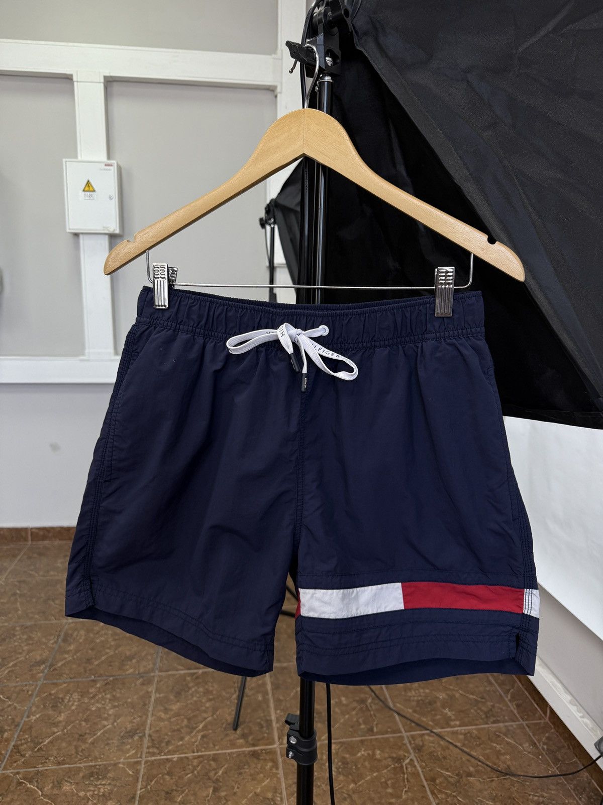 Tommy Hilfiger 🇺🇸 Y2K Tommy Hilfiger Nylon Beach Shorts Casual Streetwear Size US 32 / EU 48 - 1 Thumbnail