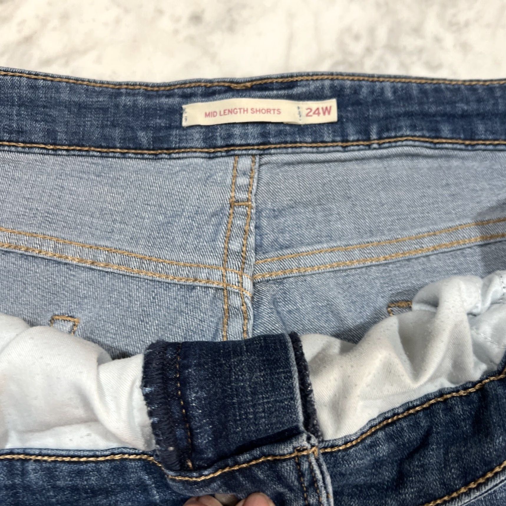 Levi's Levi's Shorts Women’s 24W Denim Blue Casual Summer Travel Pockets 2000s Style Size 42" / US 20 - 7 Thumbnail