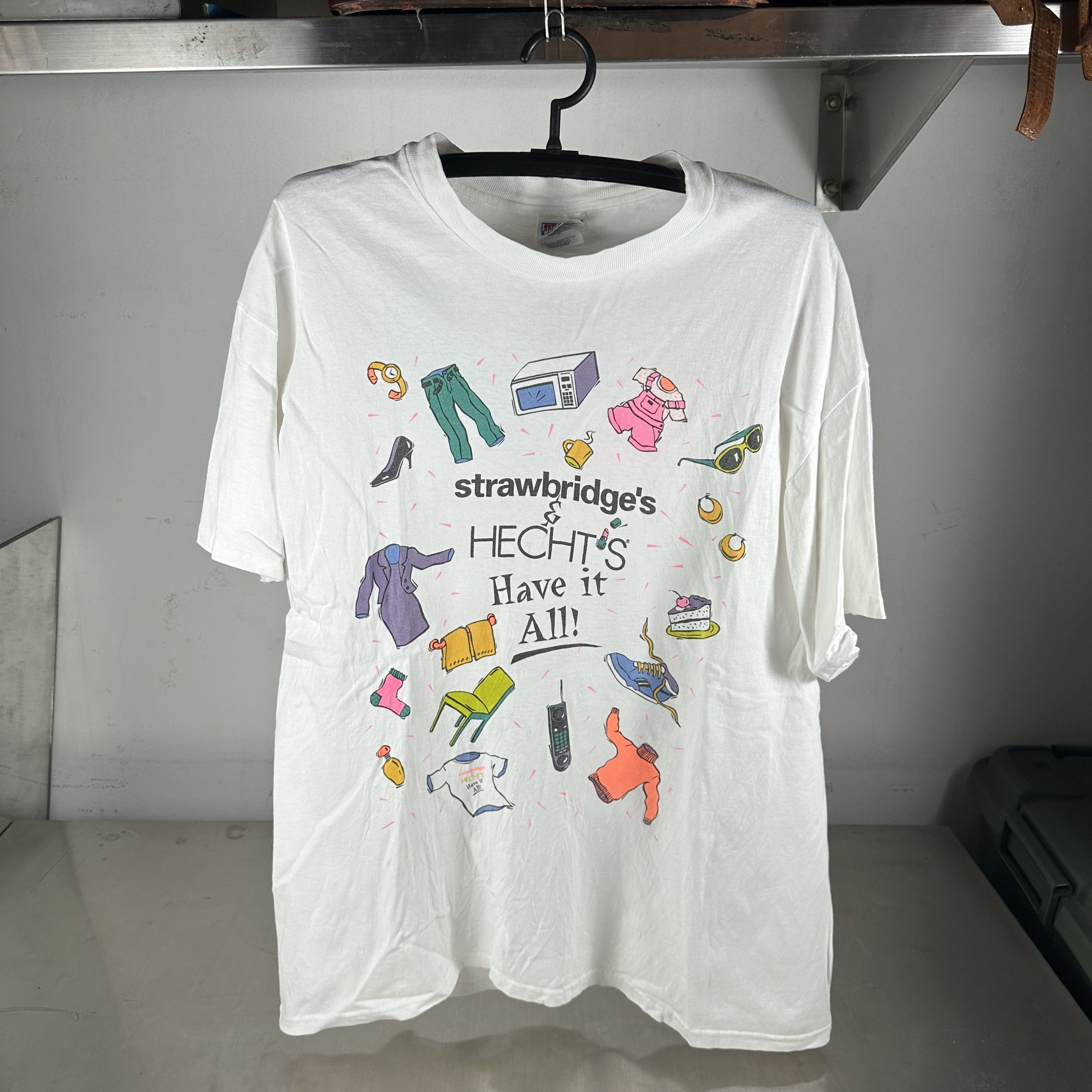 Vintage 90s Strawbridge's & Hecht's Shopping Mall Artwork T-shirt Size US XL / EU 56 / 4 - 1 Thumbnail