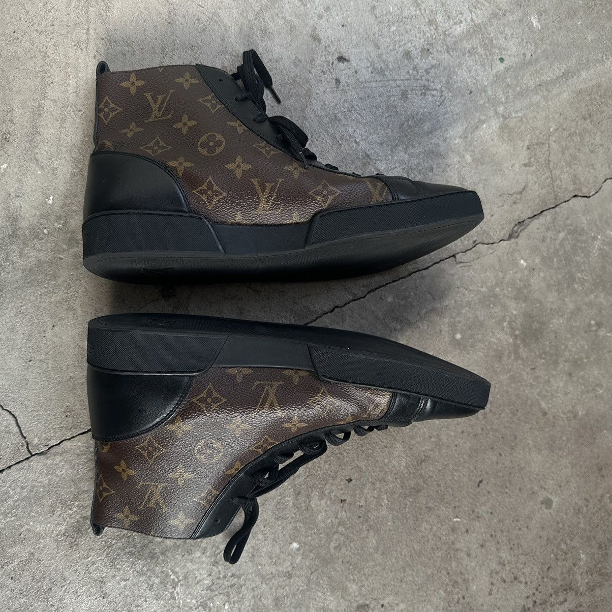 Louis Vuitton LOUIS VUITTON Sneakers Leather LV Monogram Logo Black Men’s Size US 8.5 / EU 41-42 - 11 Thumbnail